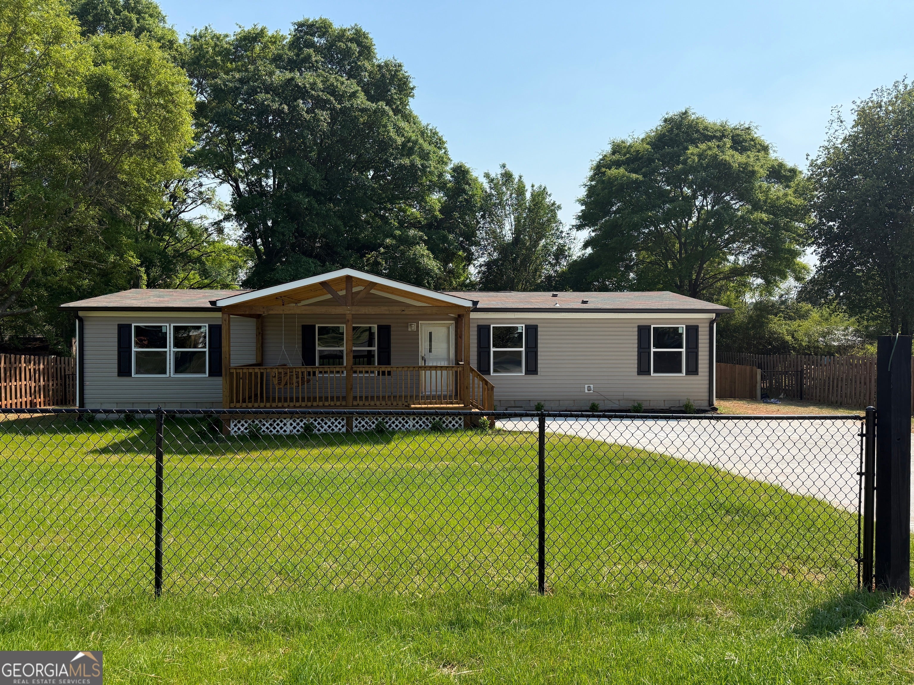 103 Skyland Dr E — photo
