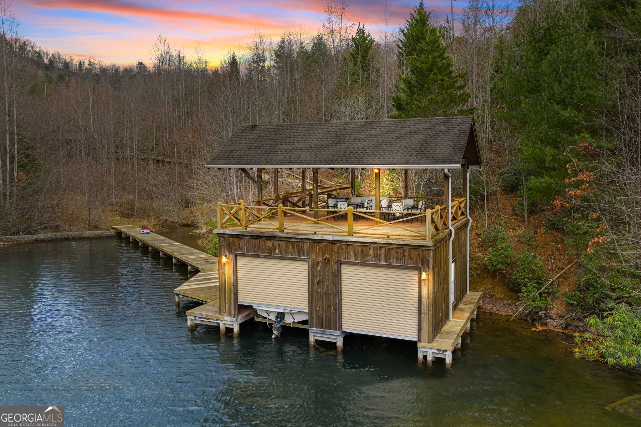 1242 Moccasin Creek Rd — photo