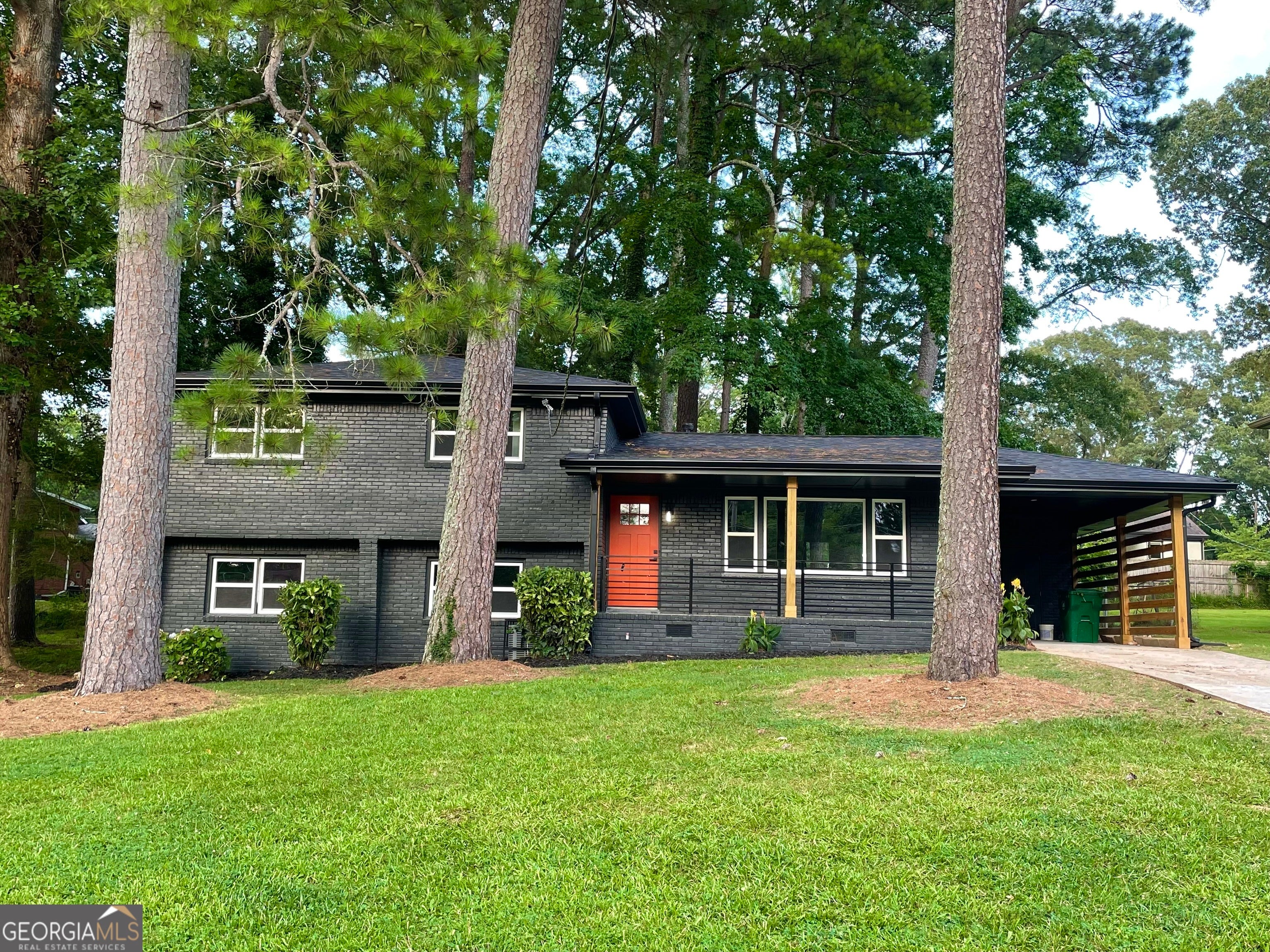2352 Glendale Dr — photo