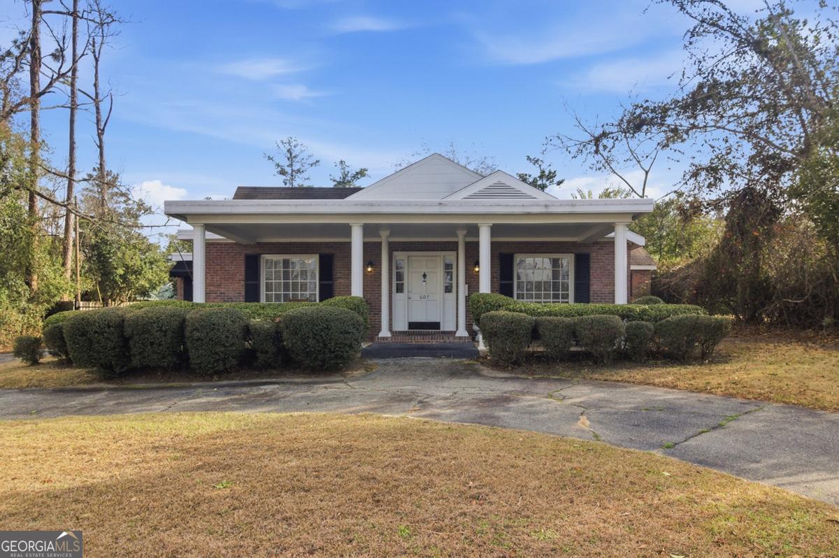 607 Mack Dr — photo
