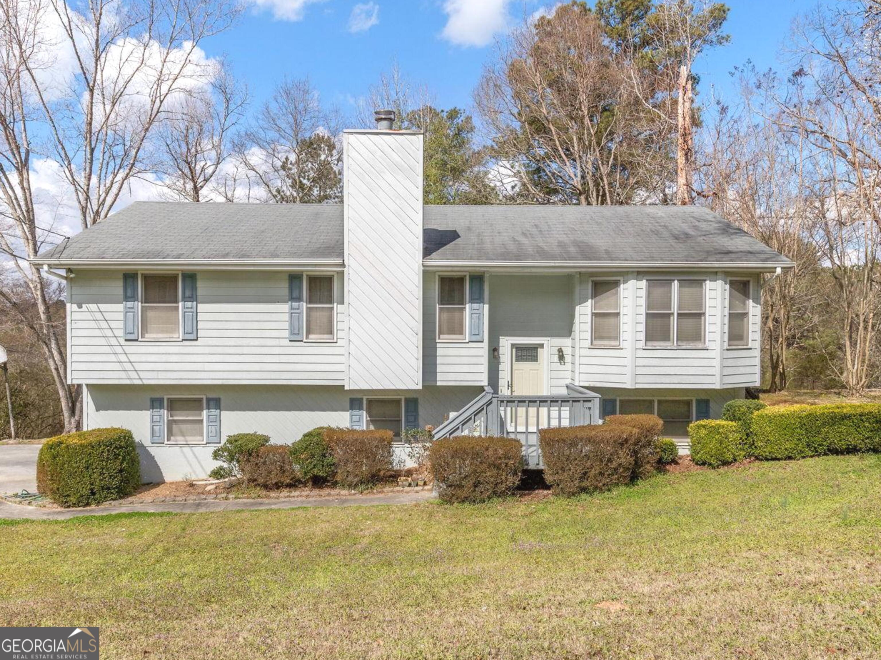 2203 Clarendon Ct NE — photo