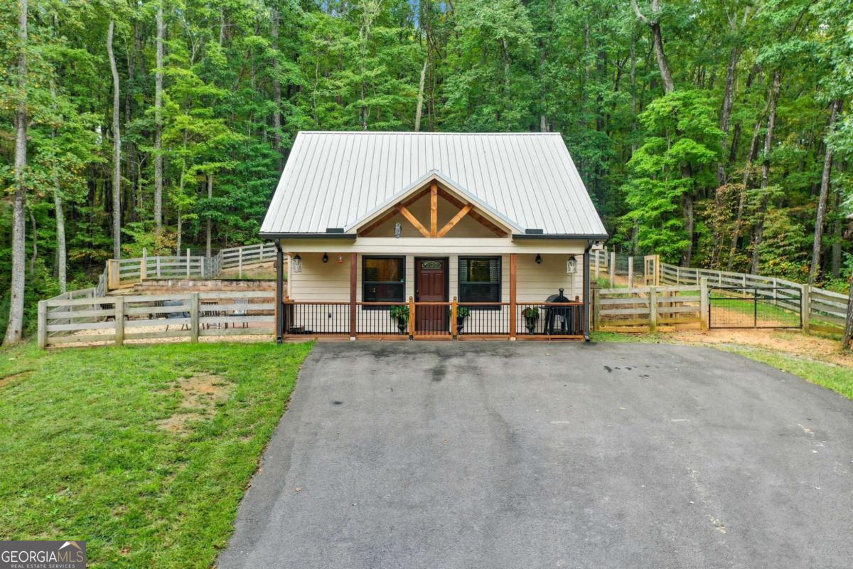 415 Woods Rd — photo