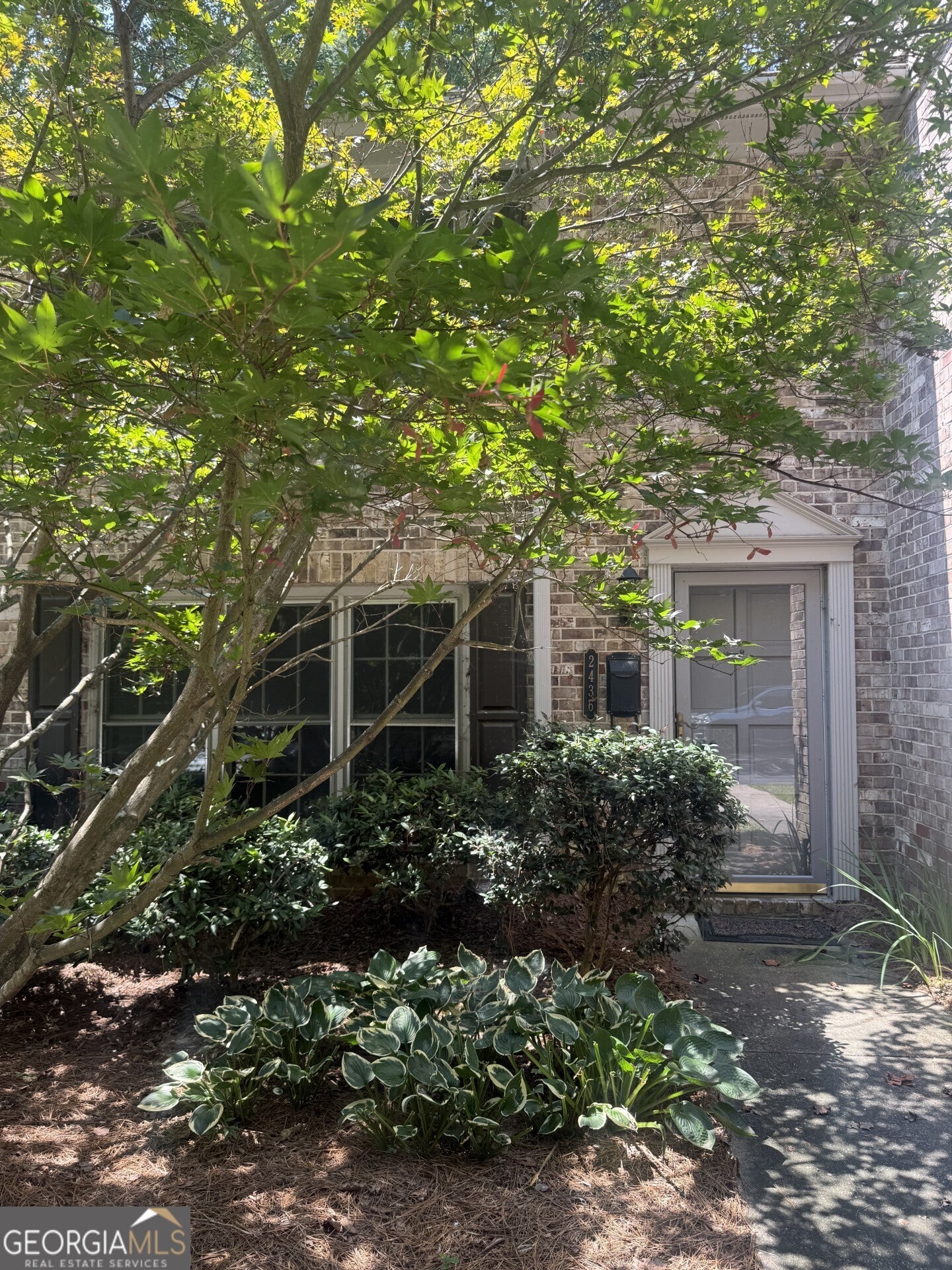 2436 Northlake Ct NE — photo