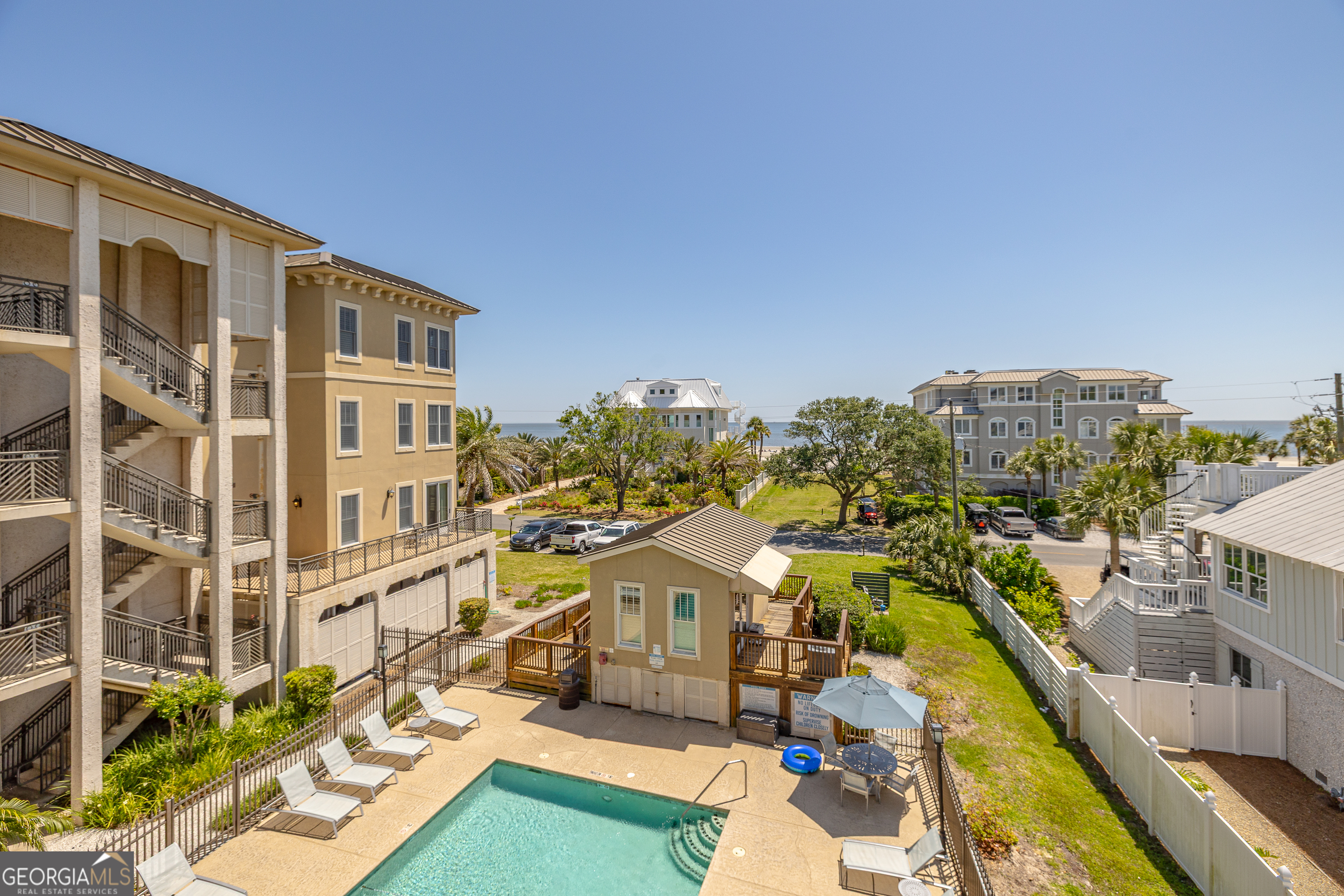 1015 Beachview Dr 208 — photo