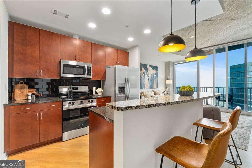 400 W Peachtree St 3214 — photo