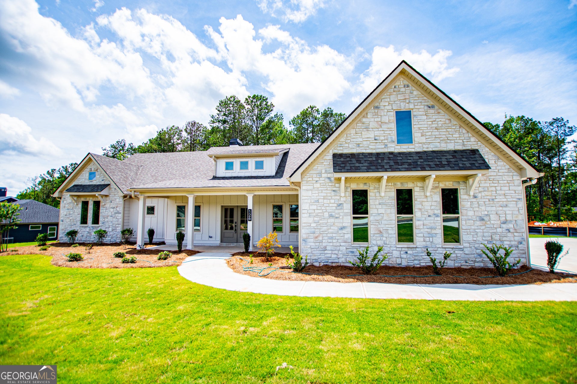 126 Woodford Dr — photo