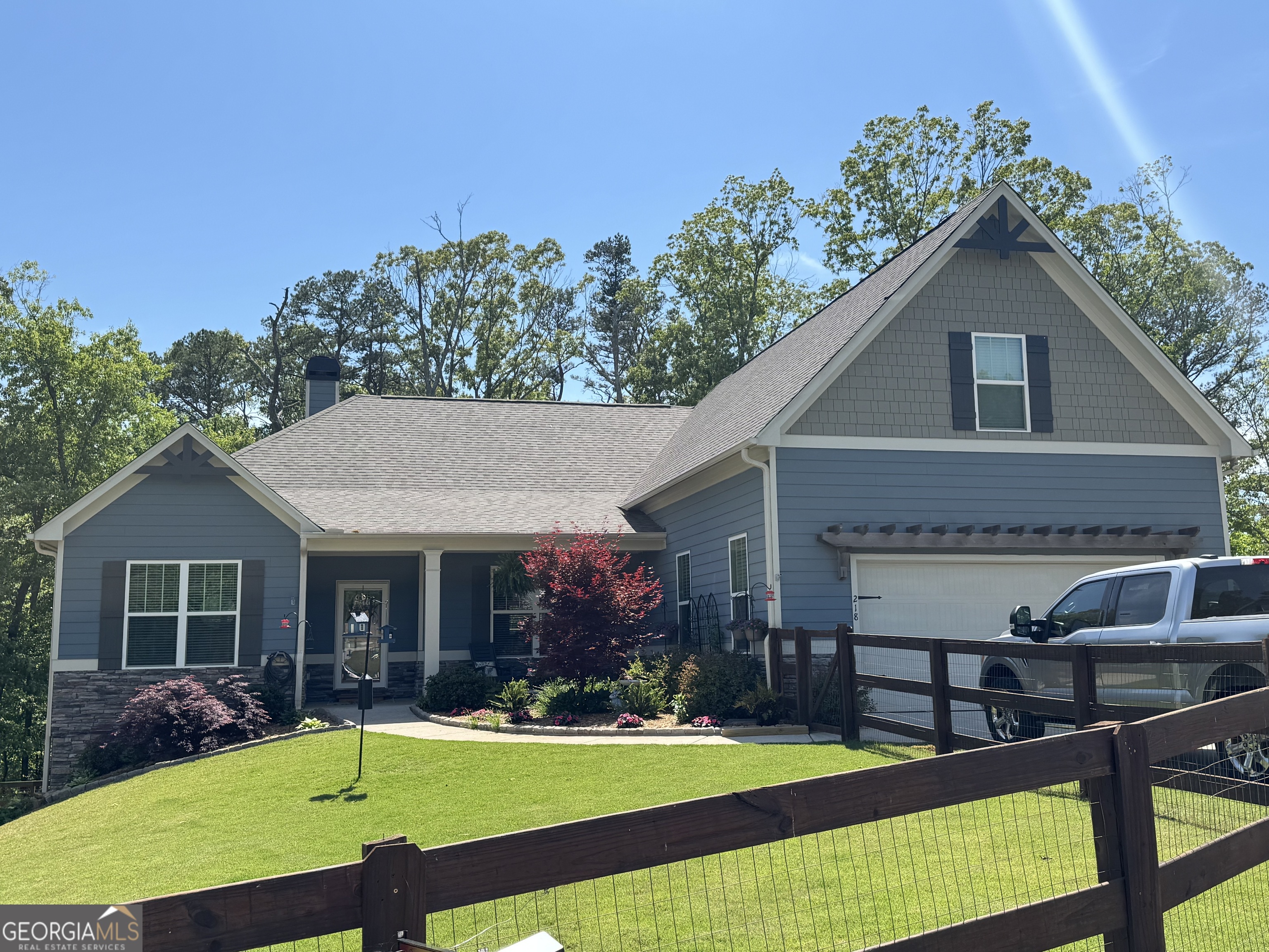 218 Highland Pointe Dr — photo