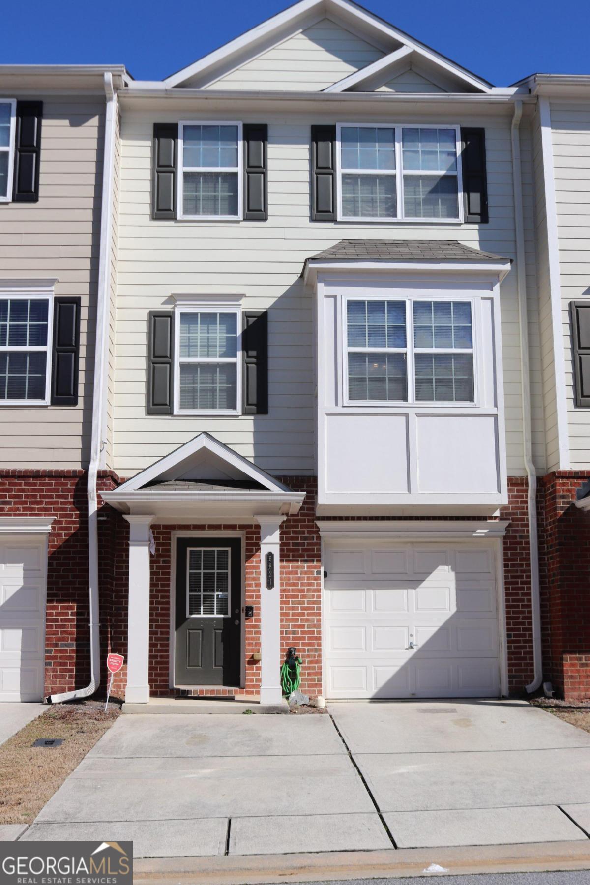 6821 Blackstone Pl 16 — photo