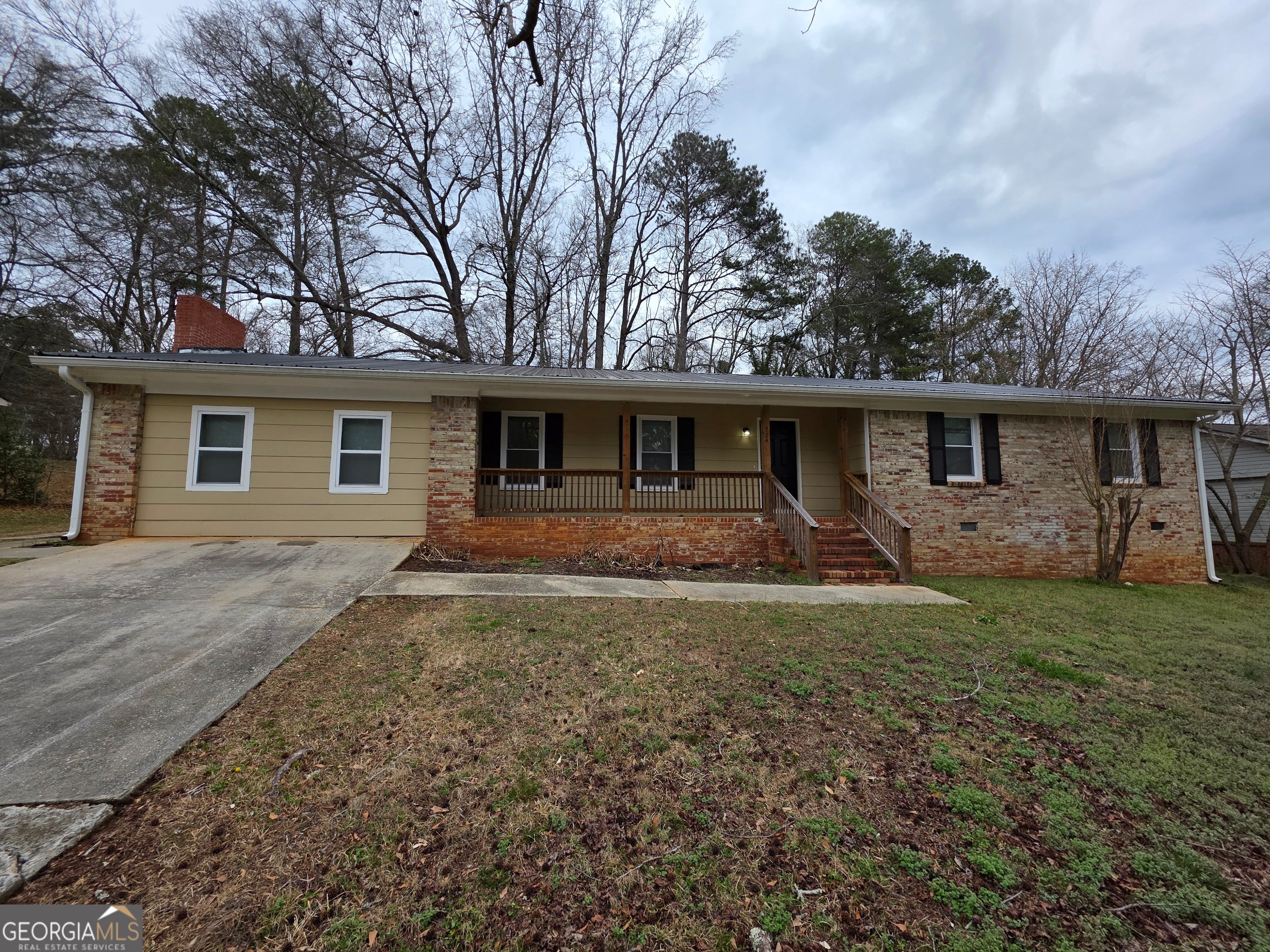 724 Country Club Dr — photo