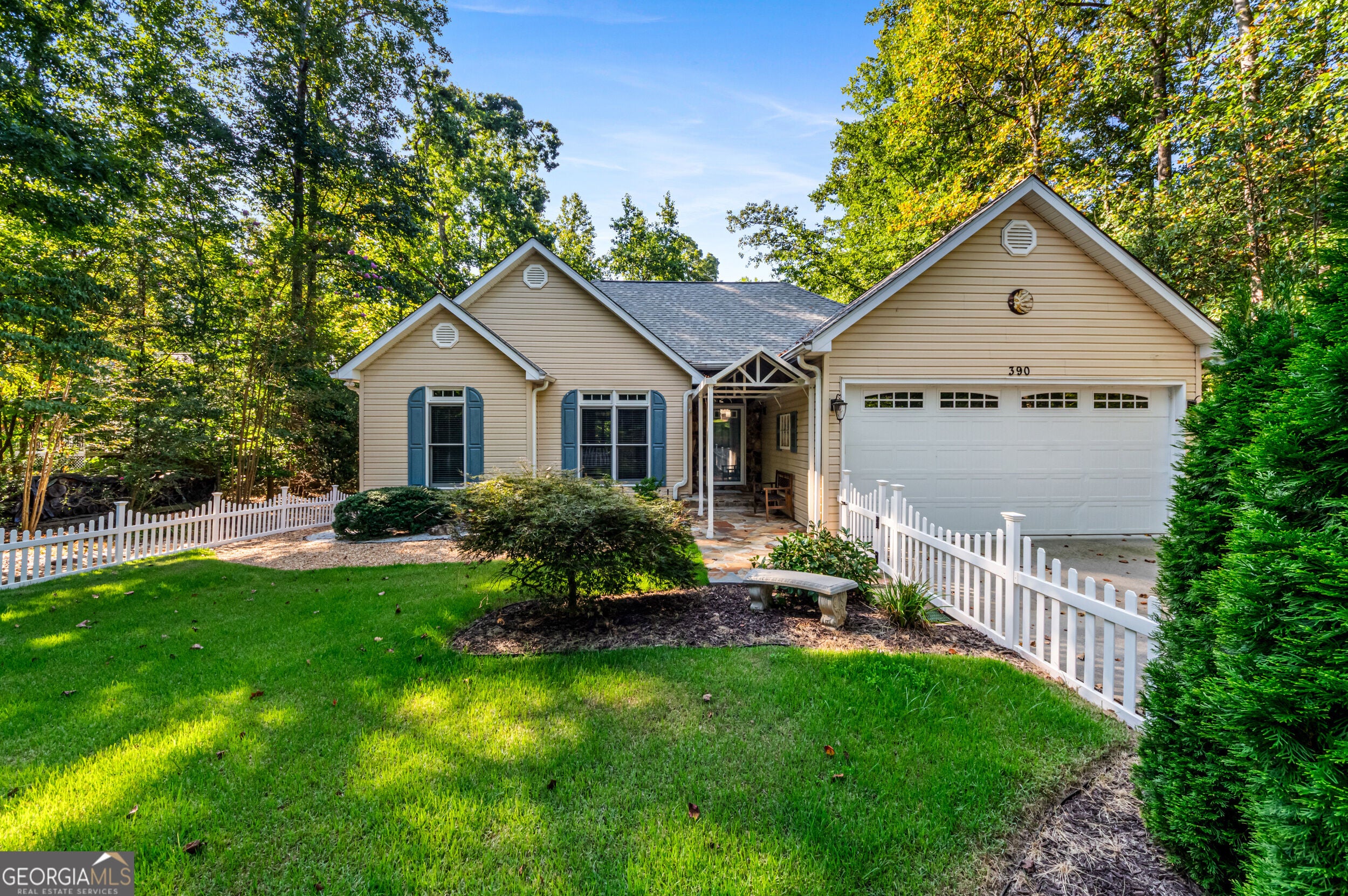 390 Lake Place Dr — photo