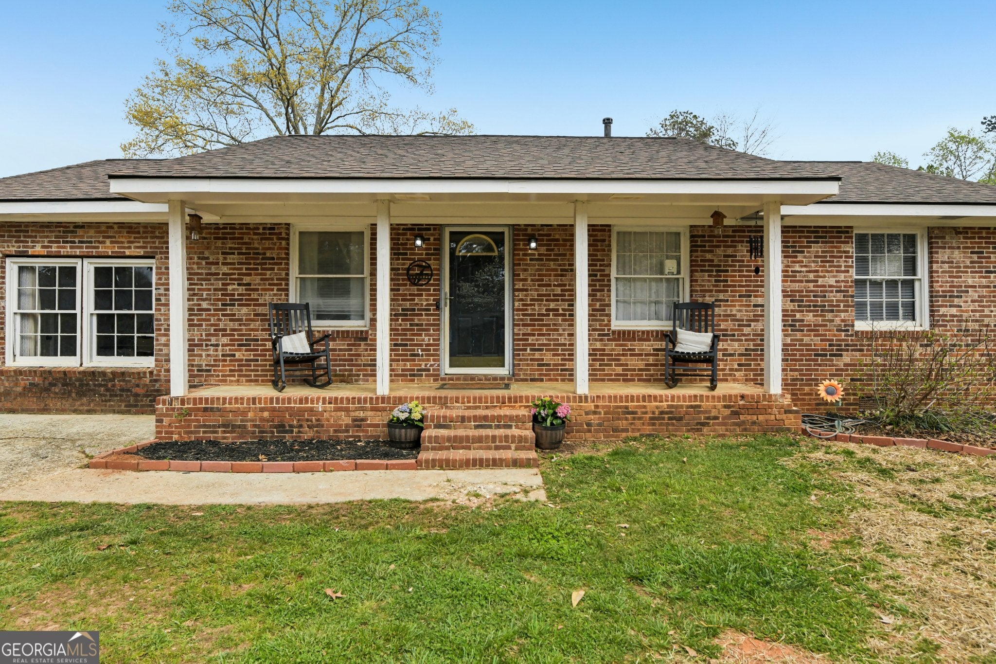 8165 Laurel Dr SW — photo