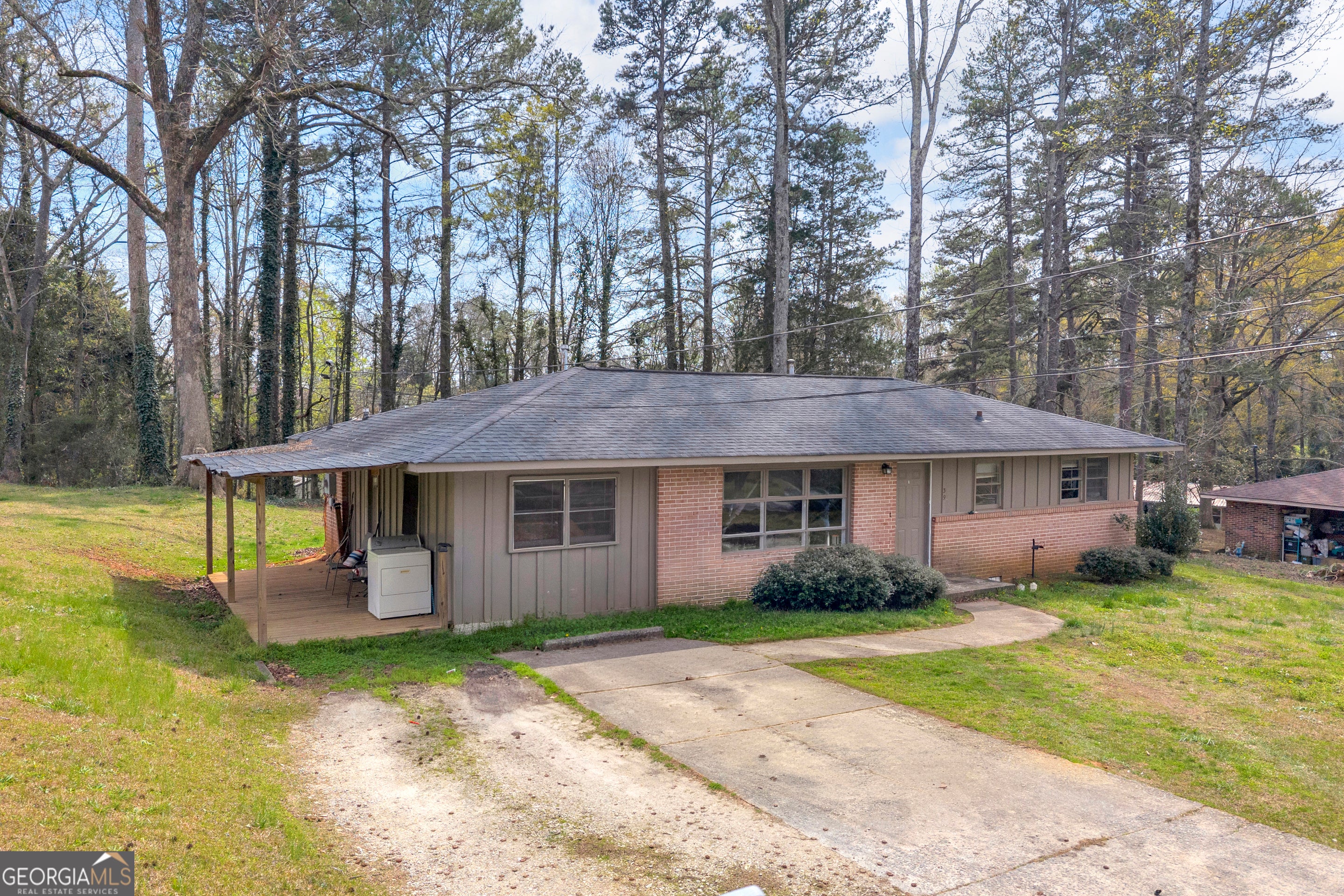39 Meadowbrook Dr — photo