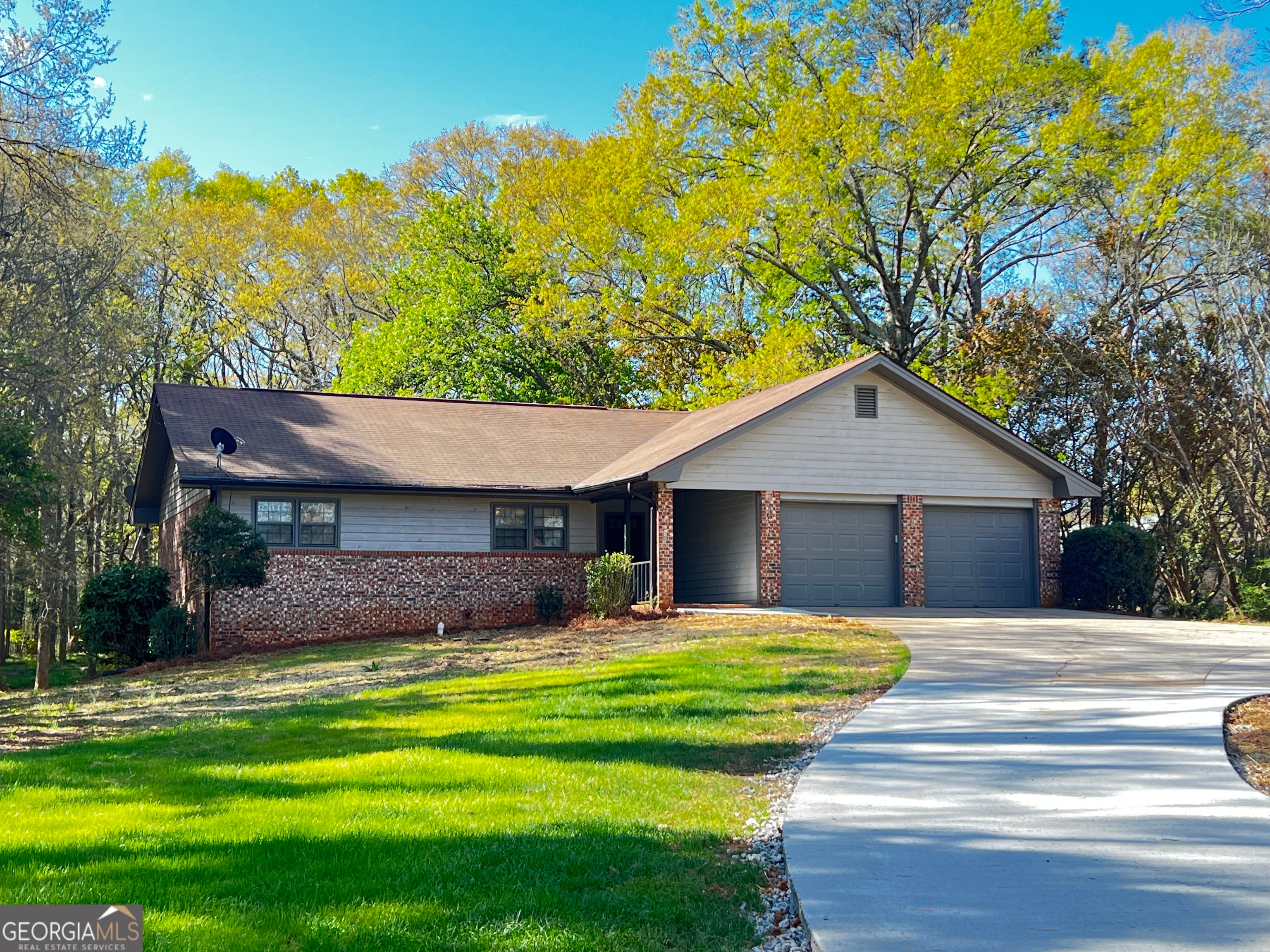 2115 Oak Hill Rd — photo