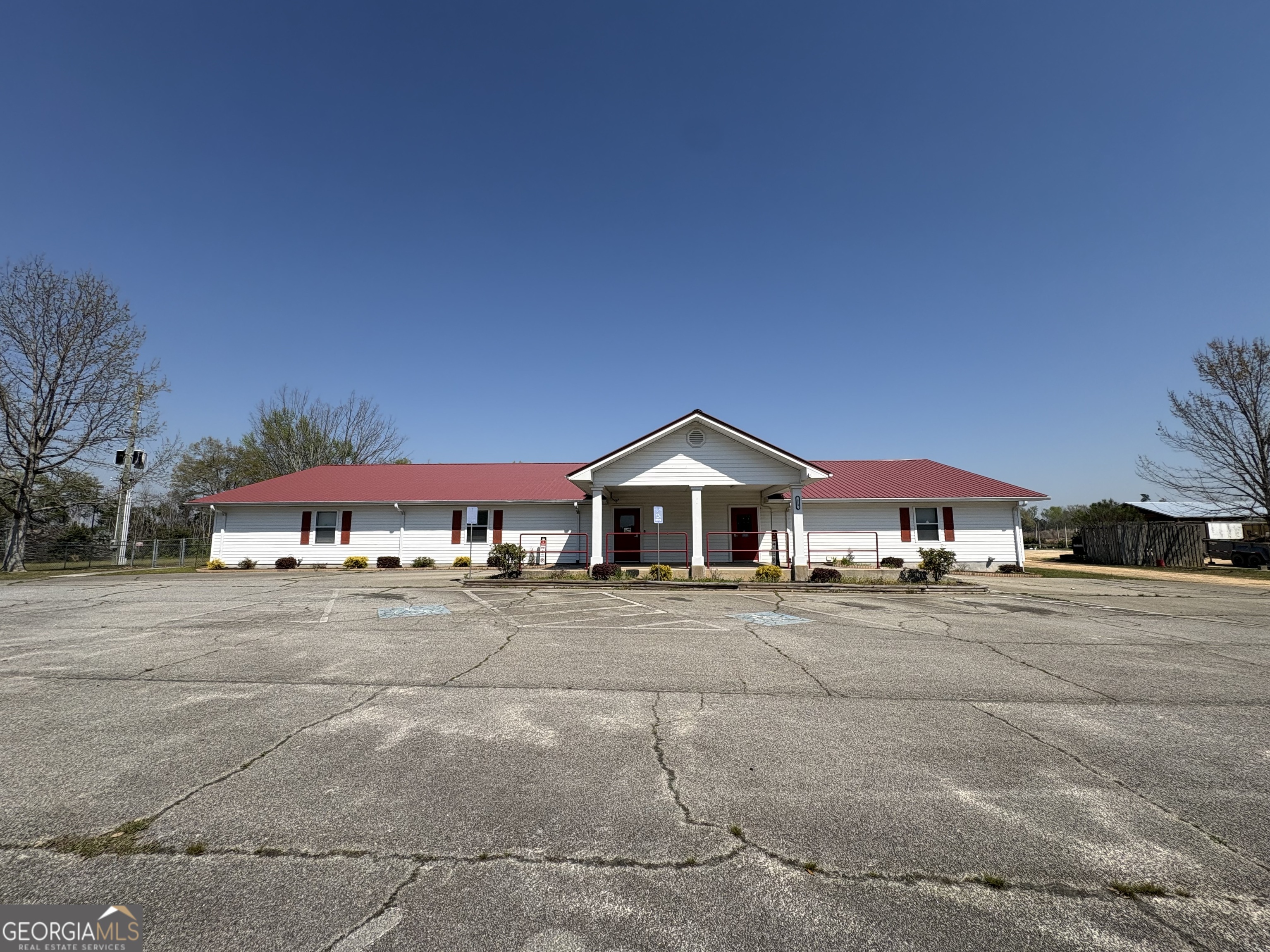 513 Industrial Dr — photo