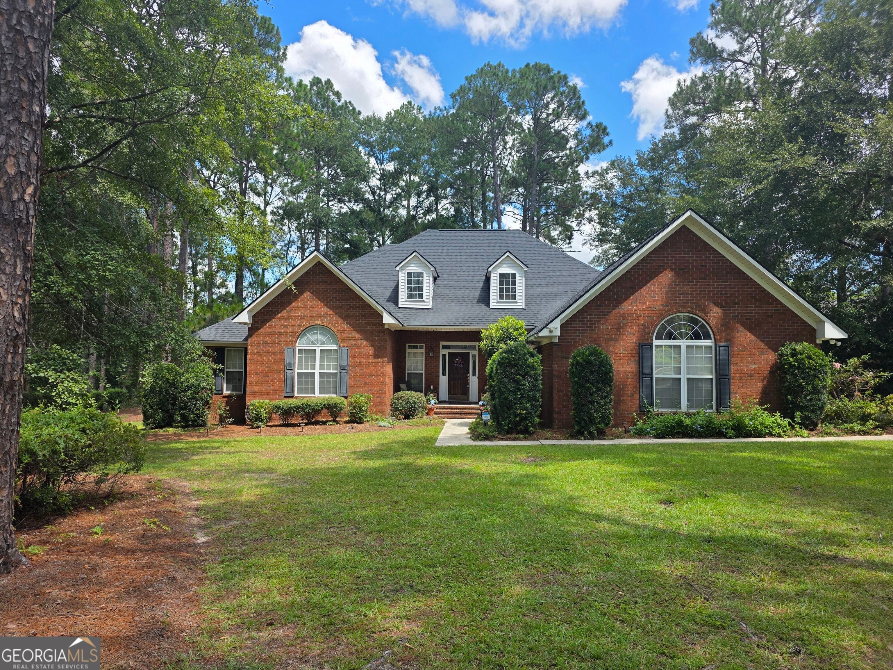 207 Wellington Cir — photo