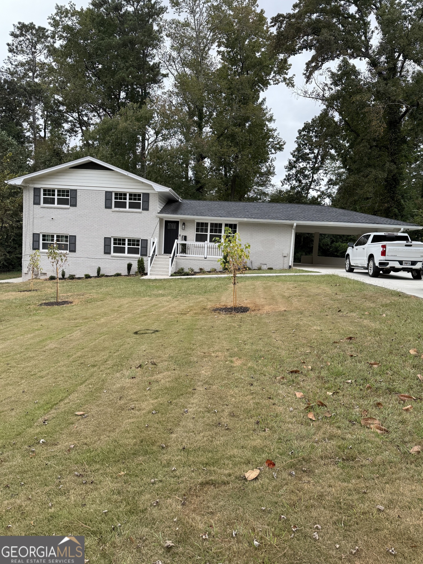 755 Valley Creek Dr — photo