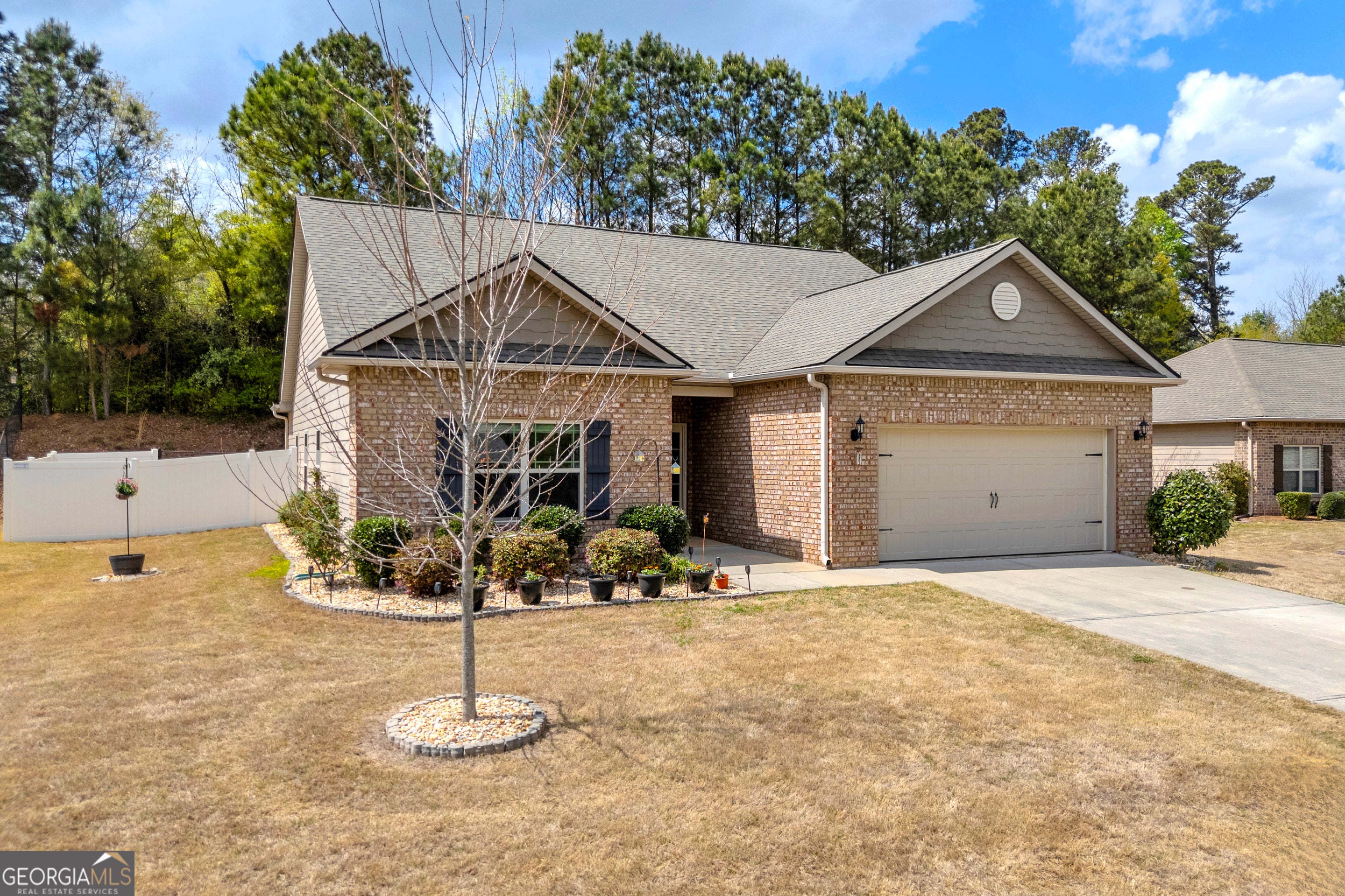 825 Hidden Hollow Cir — photo