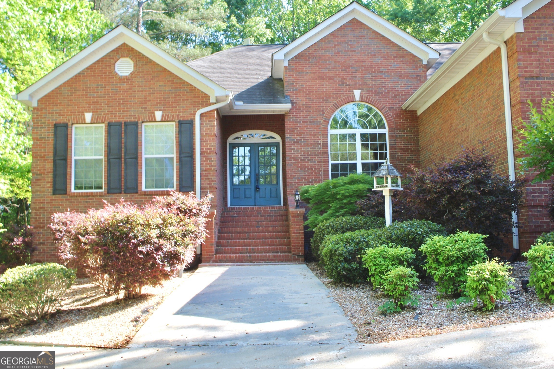 405 Canterbury Dr — photo