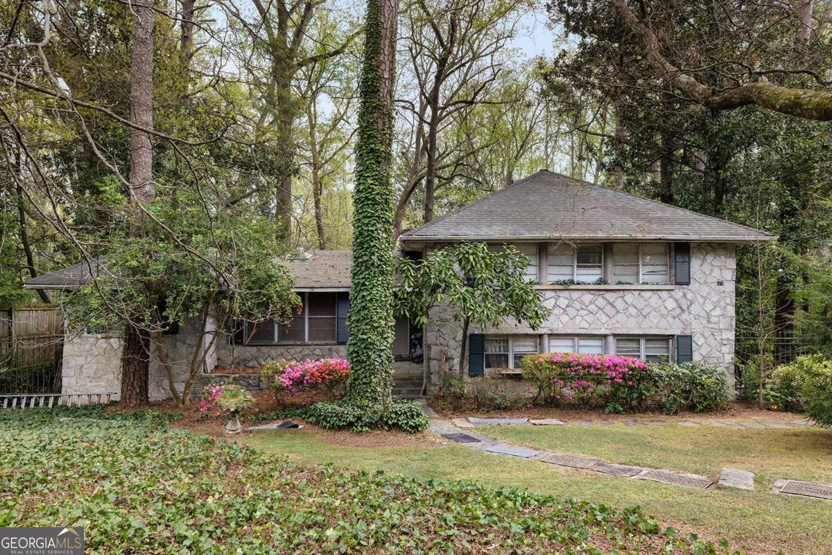 747 Lullwater Rd NE — photo