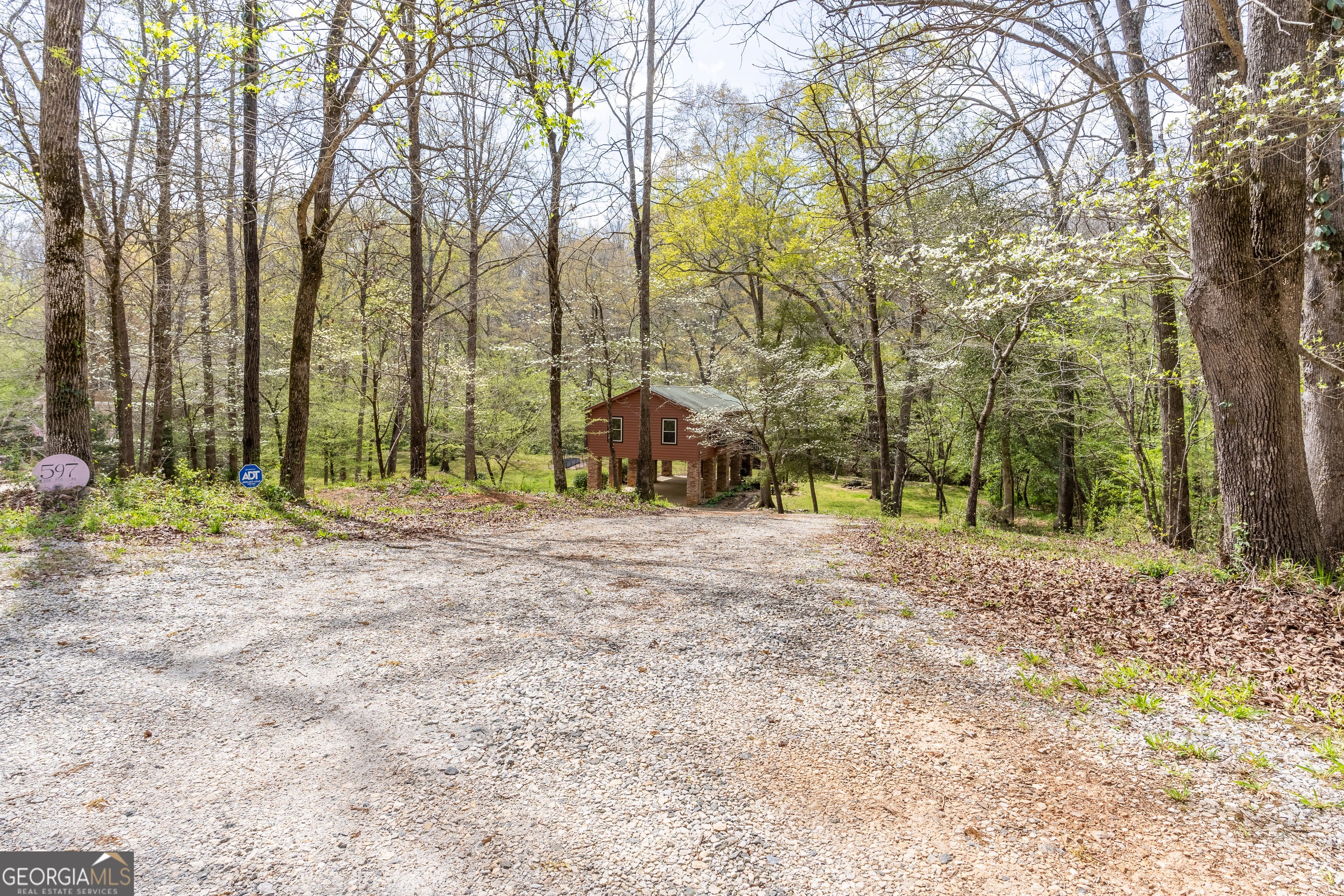 597 Meadow Brook Ln — photo