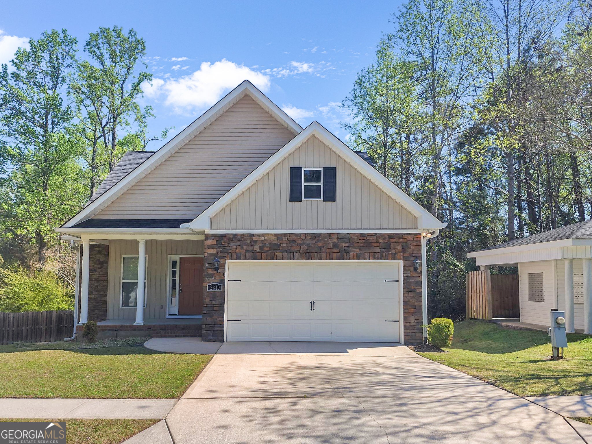 2819 Burdette Dr — photo