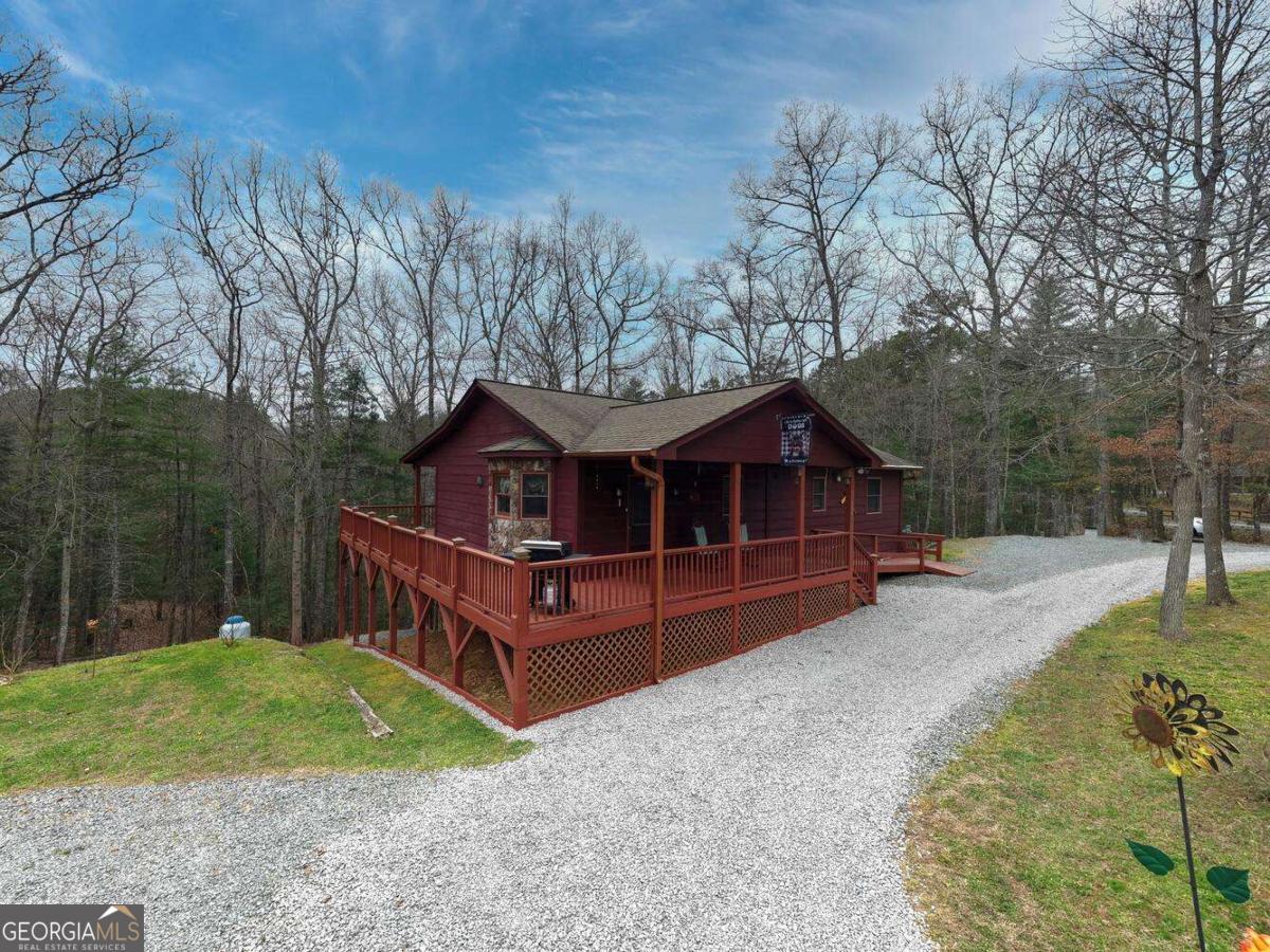 694 Hilltop Rd — photo