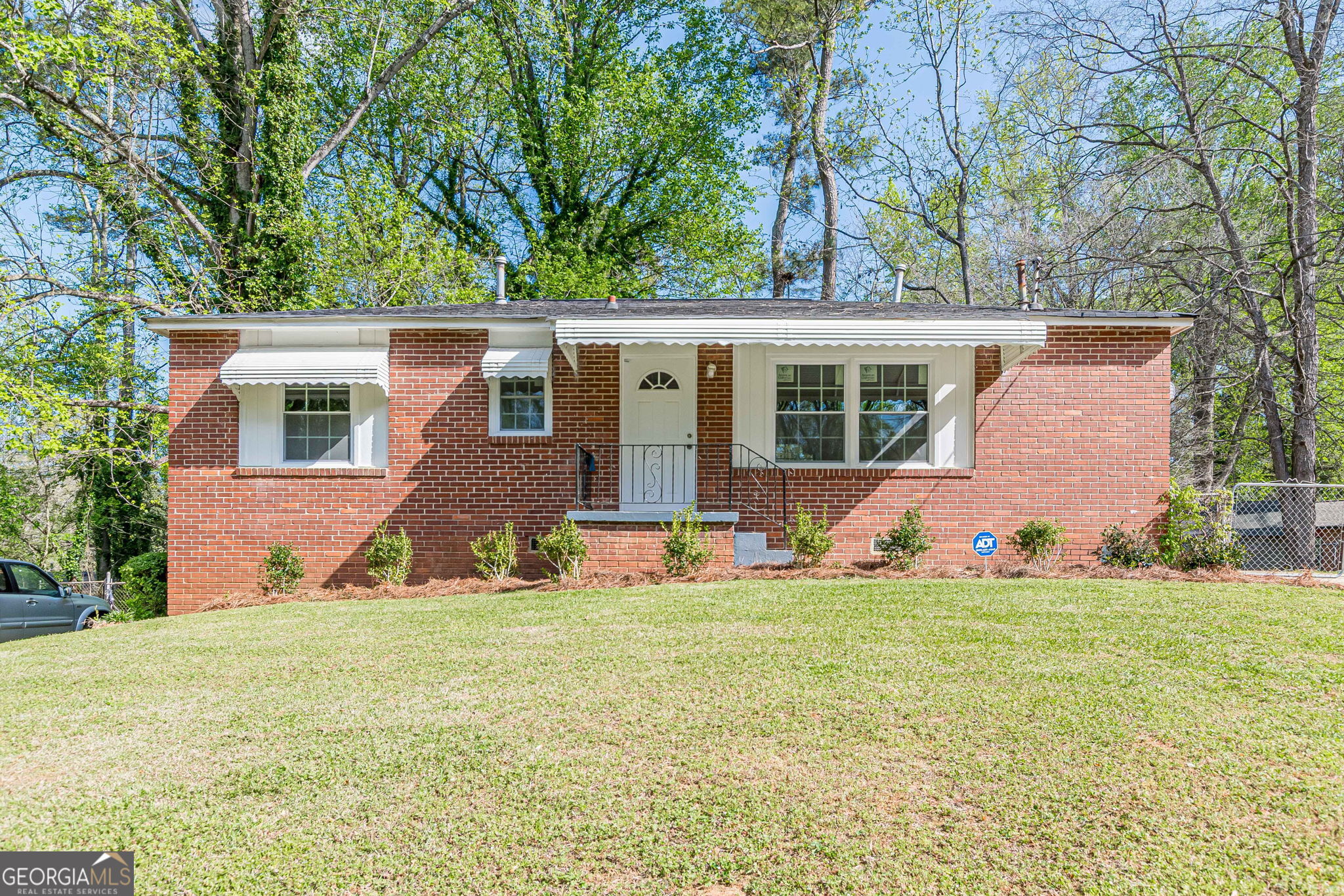 258 Toni Pl SE — photo