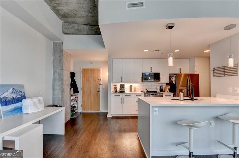 923 Peachtree St NE 1638 — photo