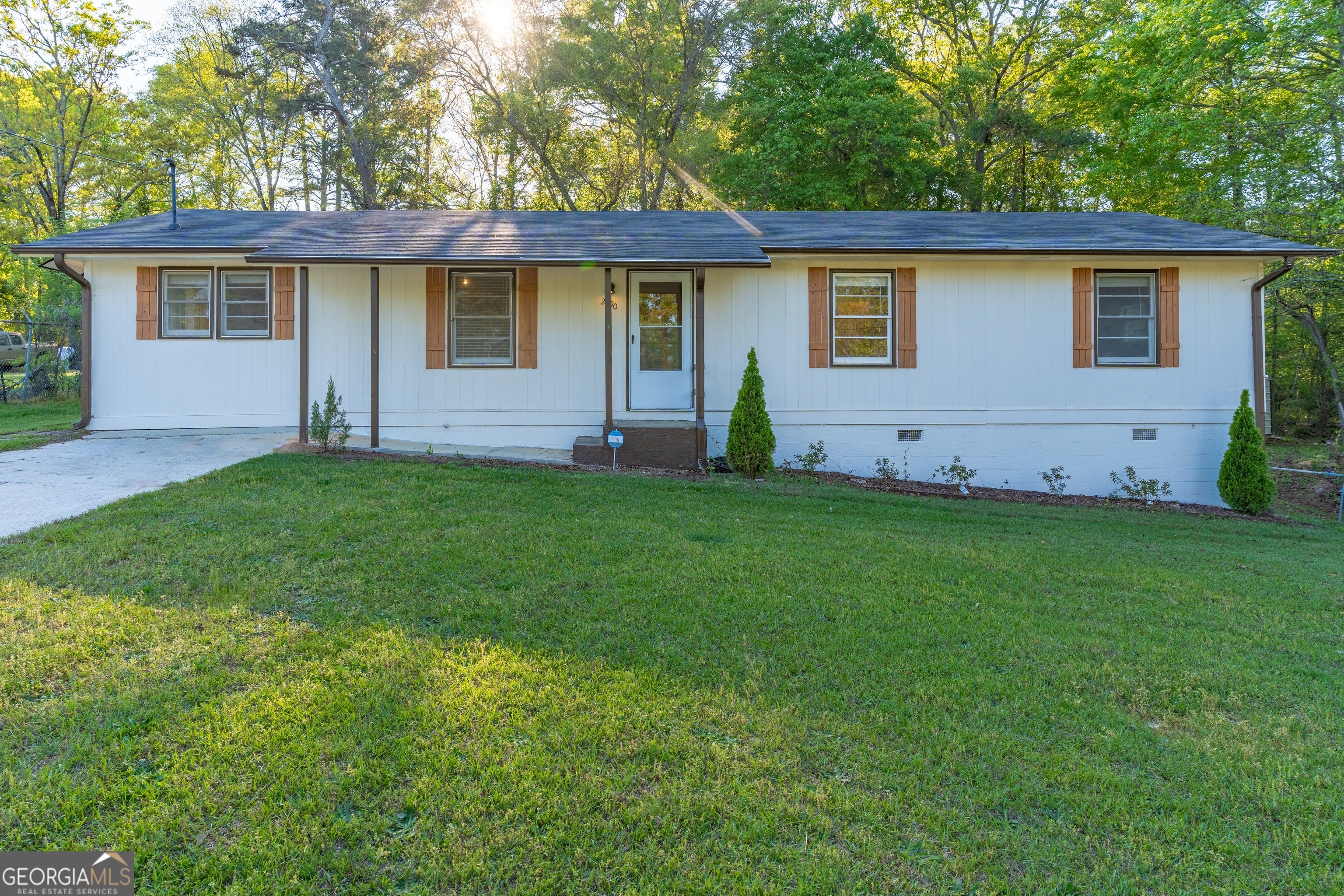 2290 Pinetree Ln NE — photo