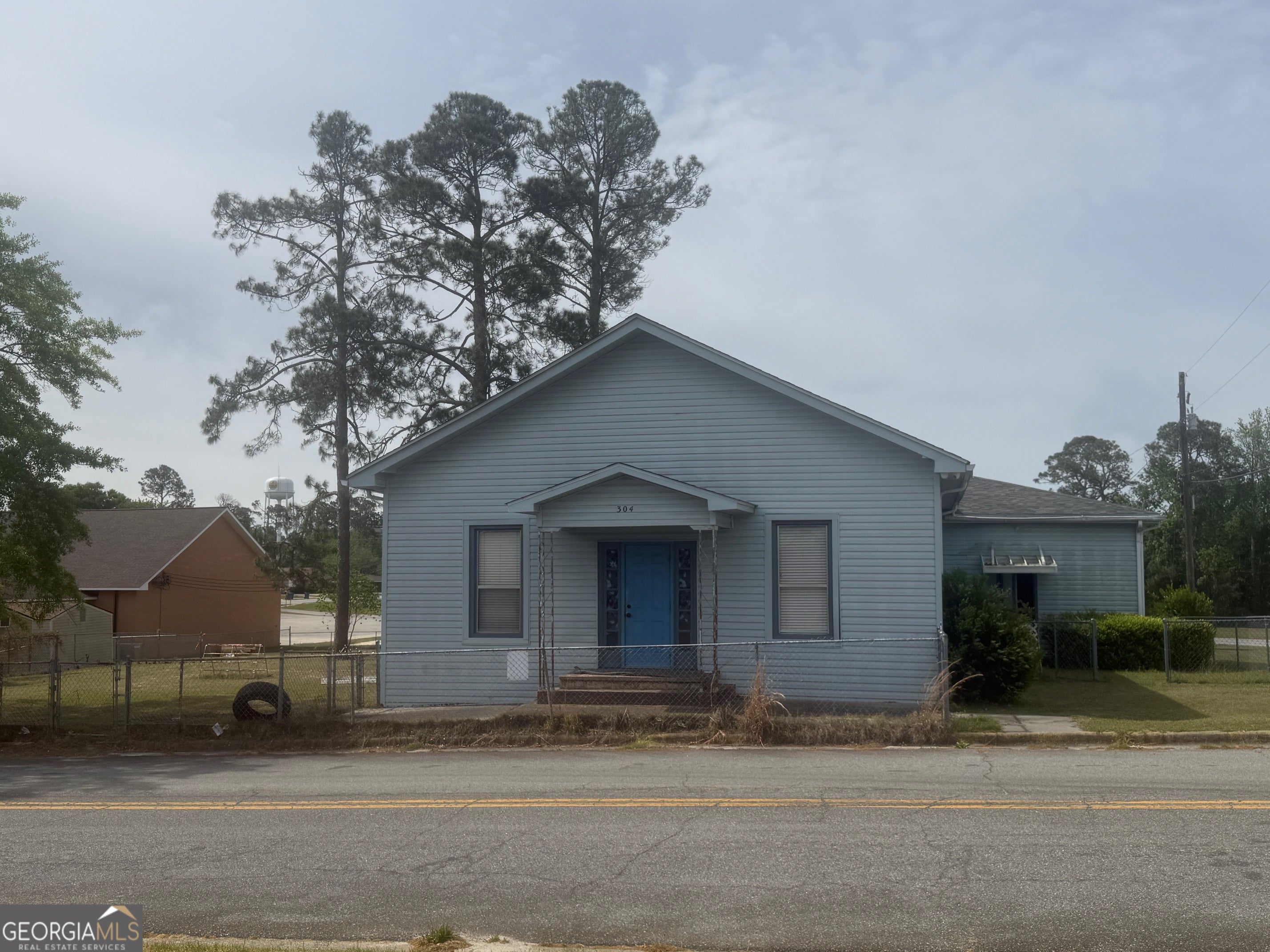304 W Third St — photo