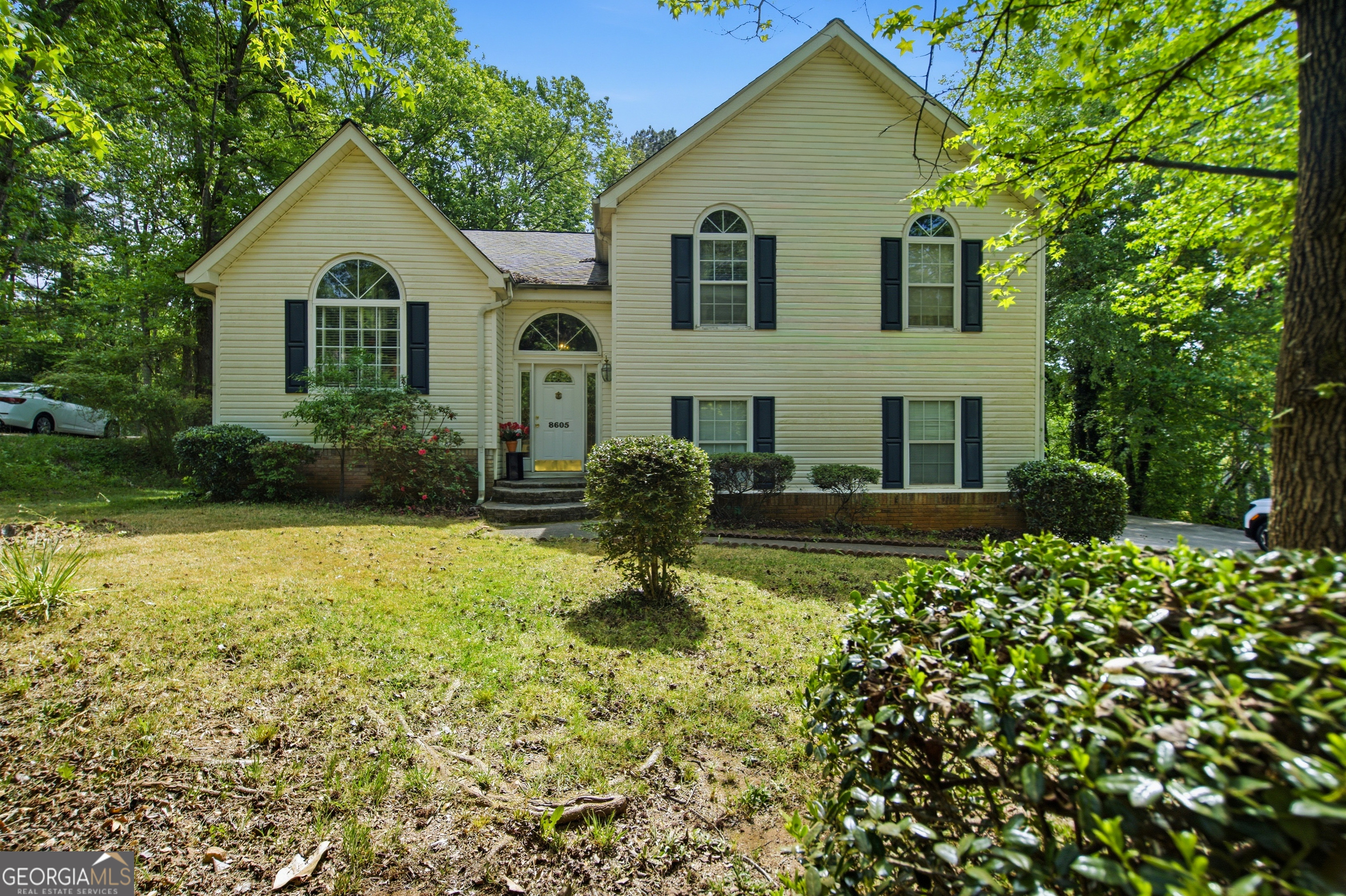 8605 Creekview Ct — photo