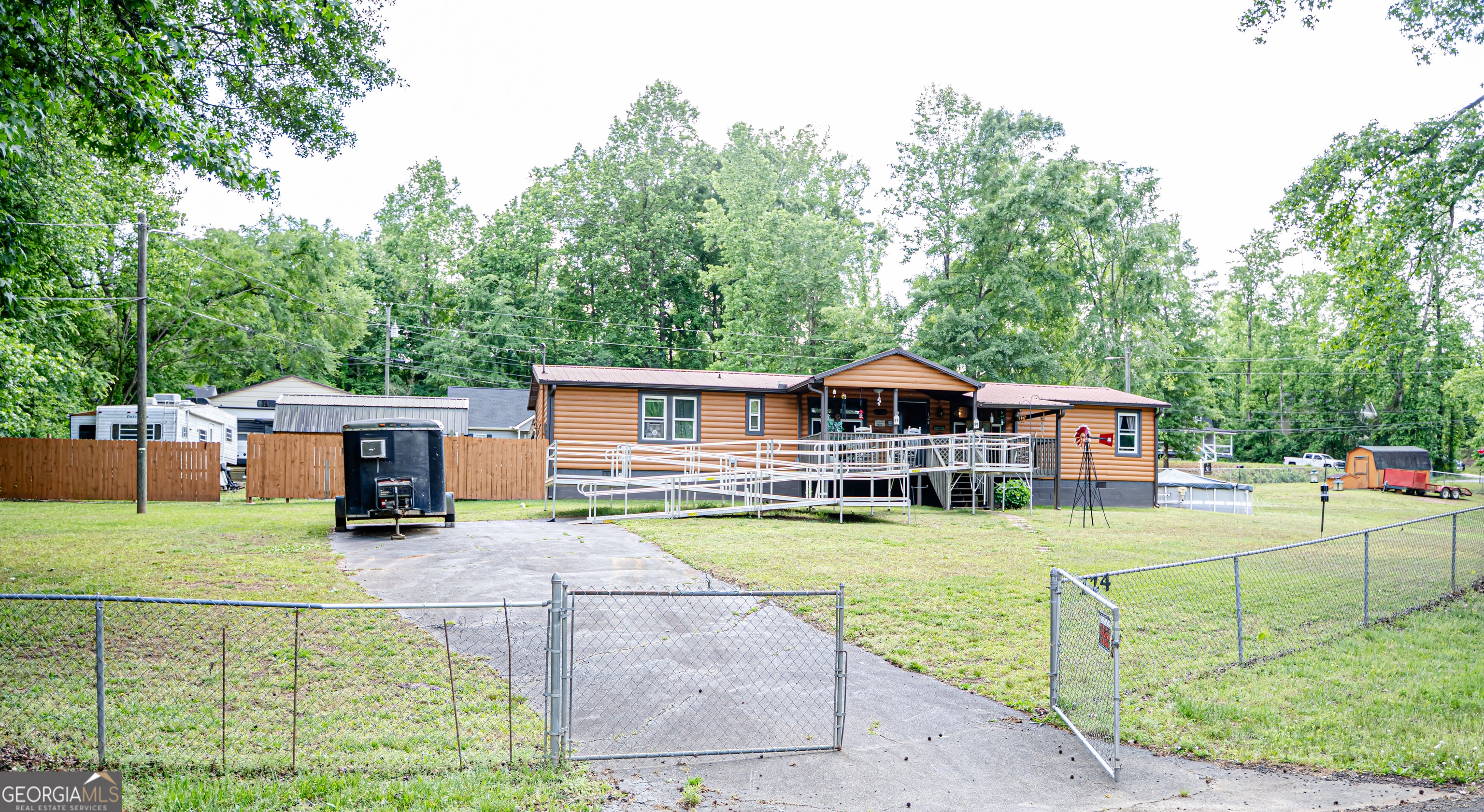 124 Cherokee Dr — photo