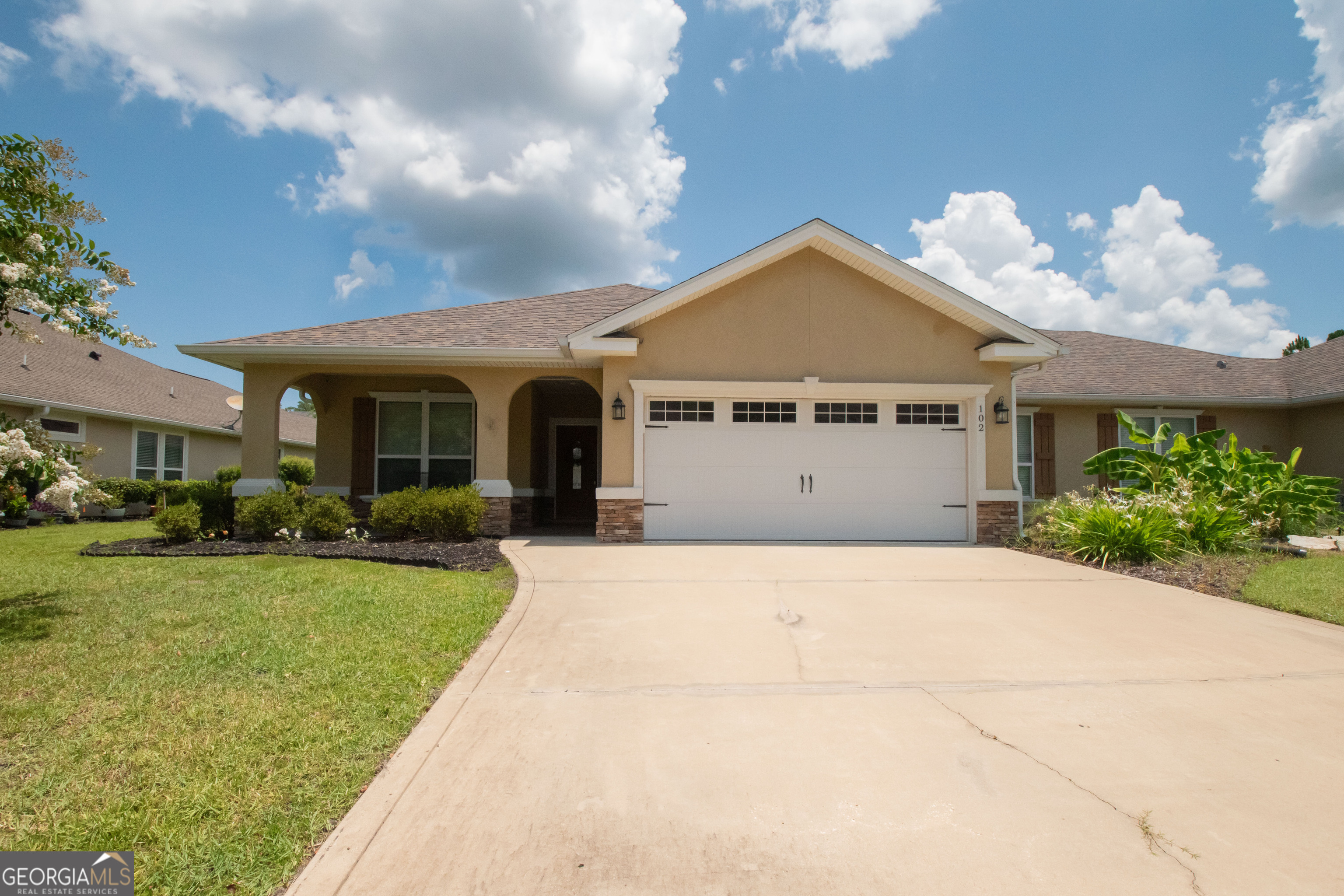 102 Miller Ct — photo