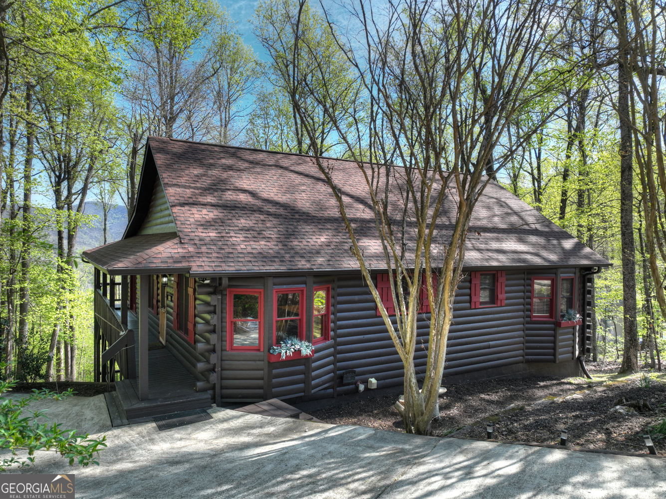 1831 Walnut RDG, Ellijay, GA 30536
