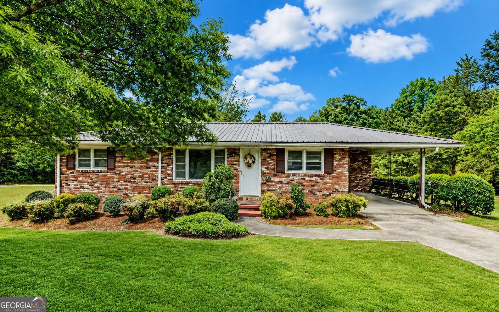 586 Collins Rd — photo