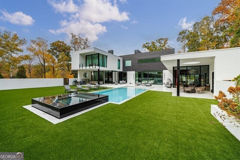380 W Wesley Rd NW — photo