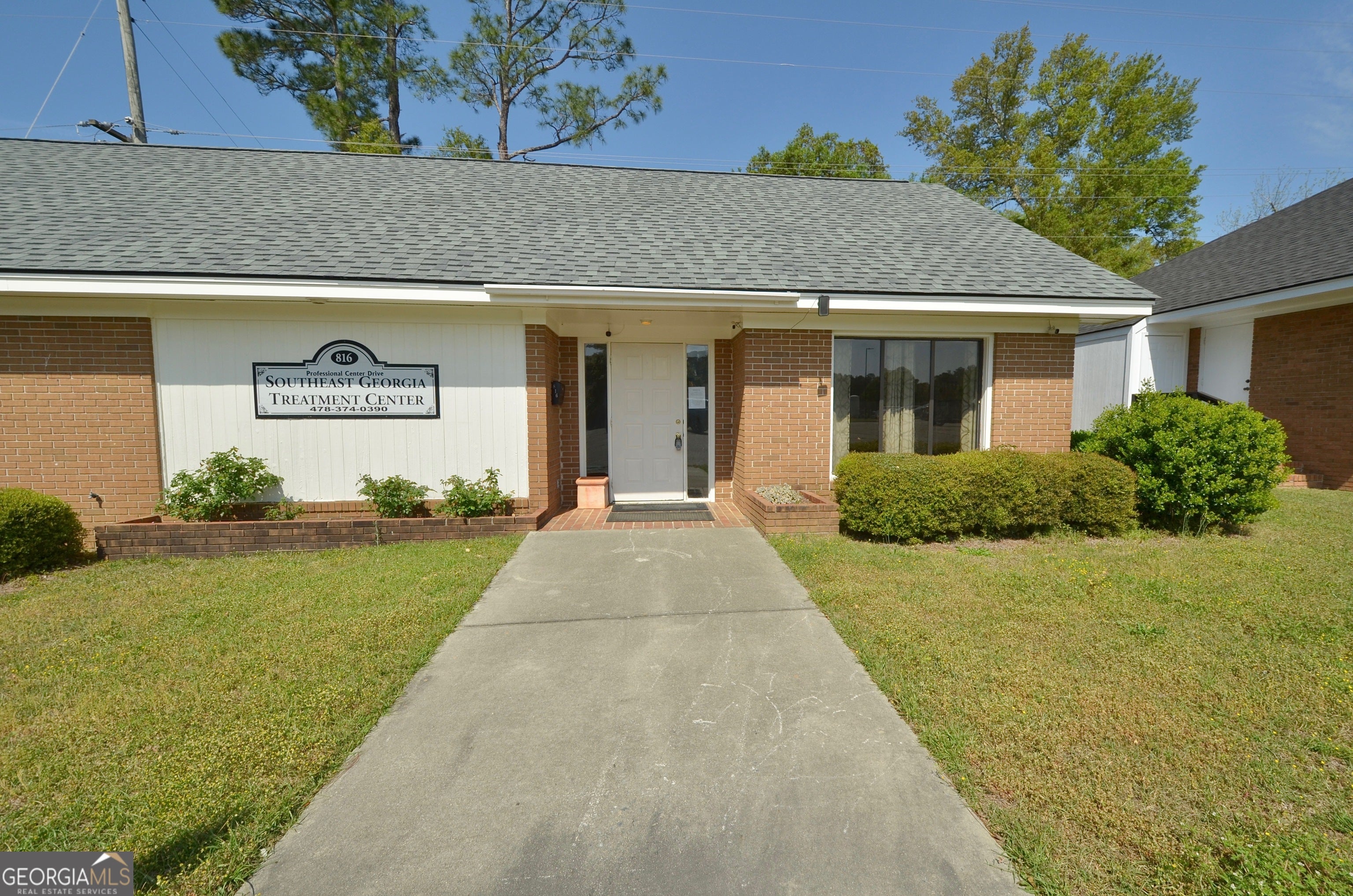 816 Professional Center Dr — photo