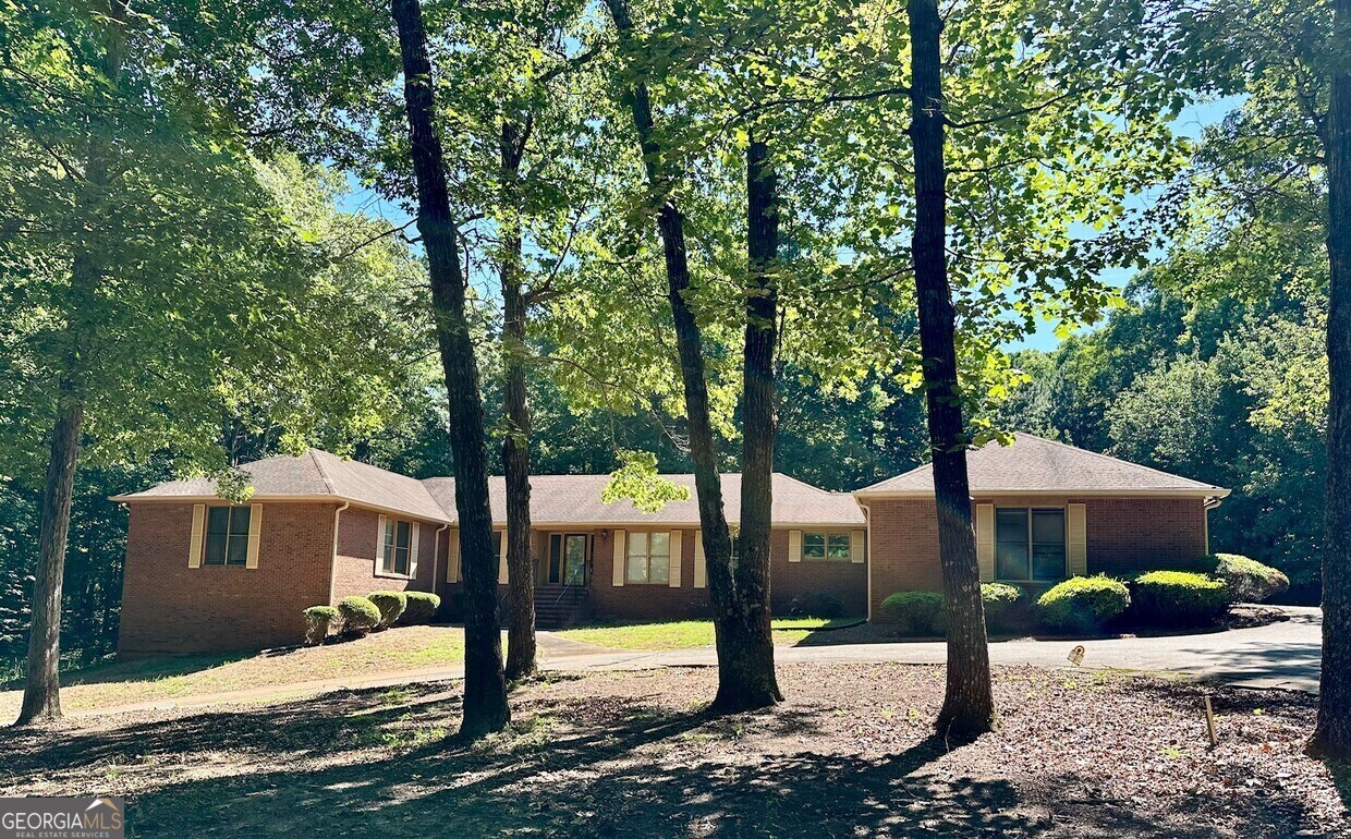 175 Crowell Rd N — photo