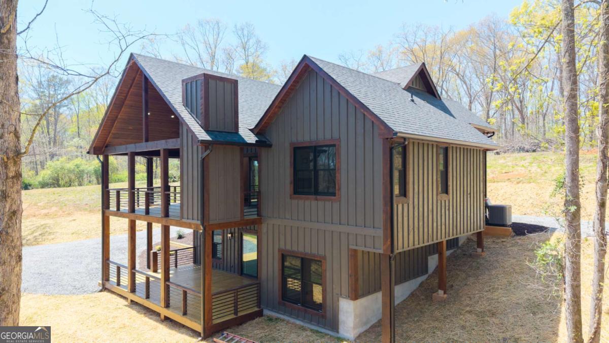 1038 Bluebird Rd — photo