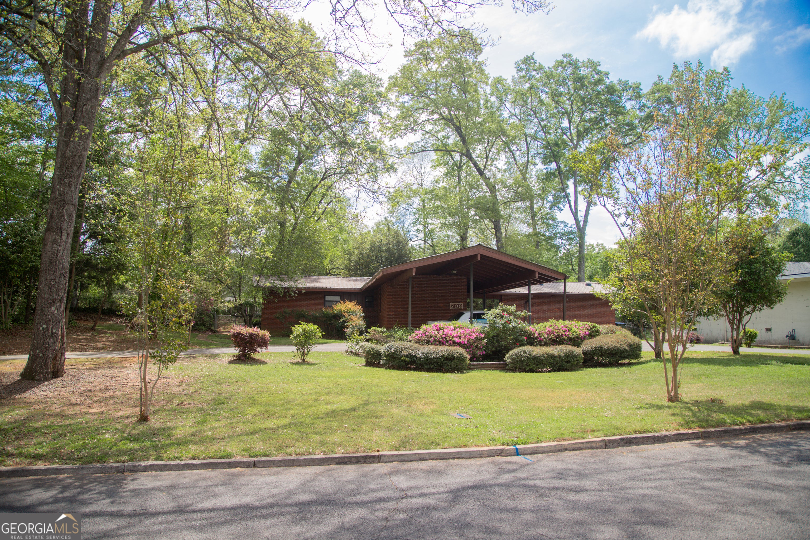 703 Greenwood Rd — photo