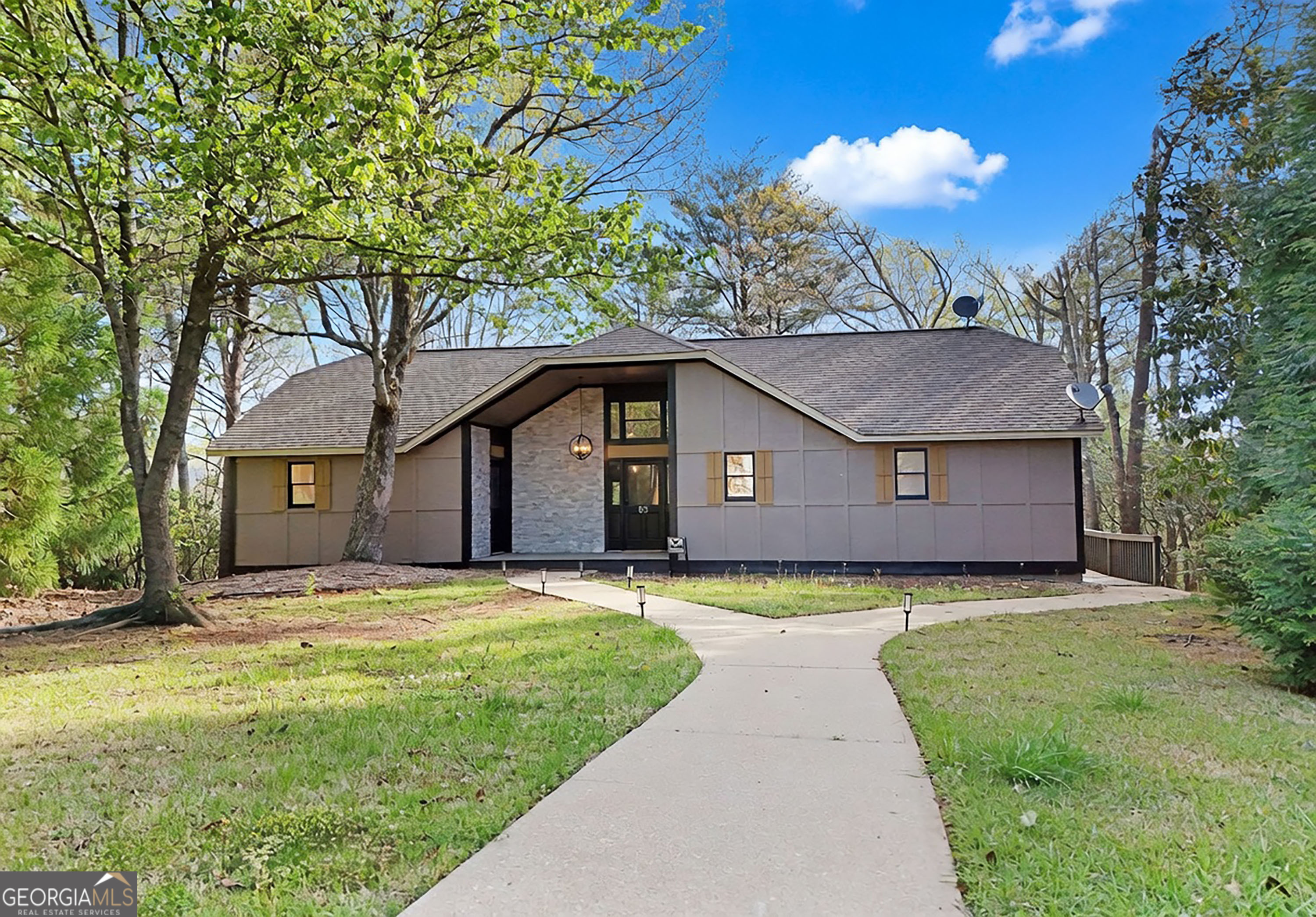 85 International Village Dr — photo
