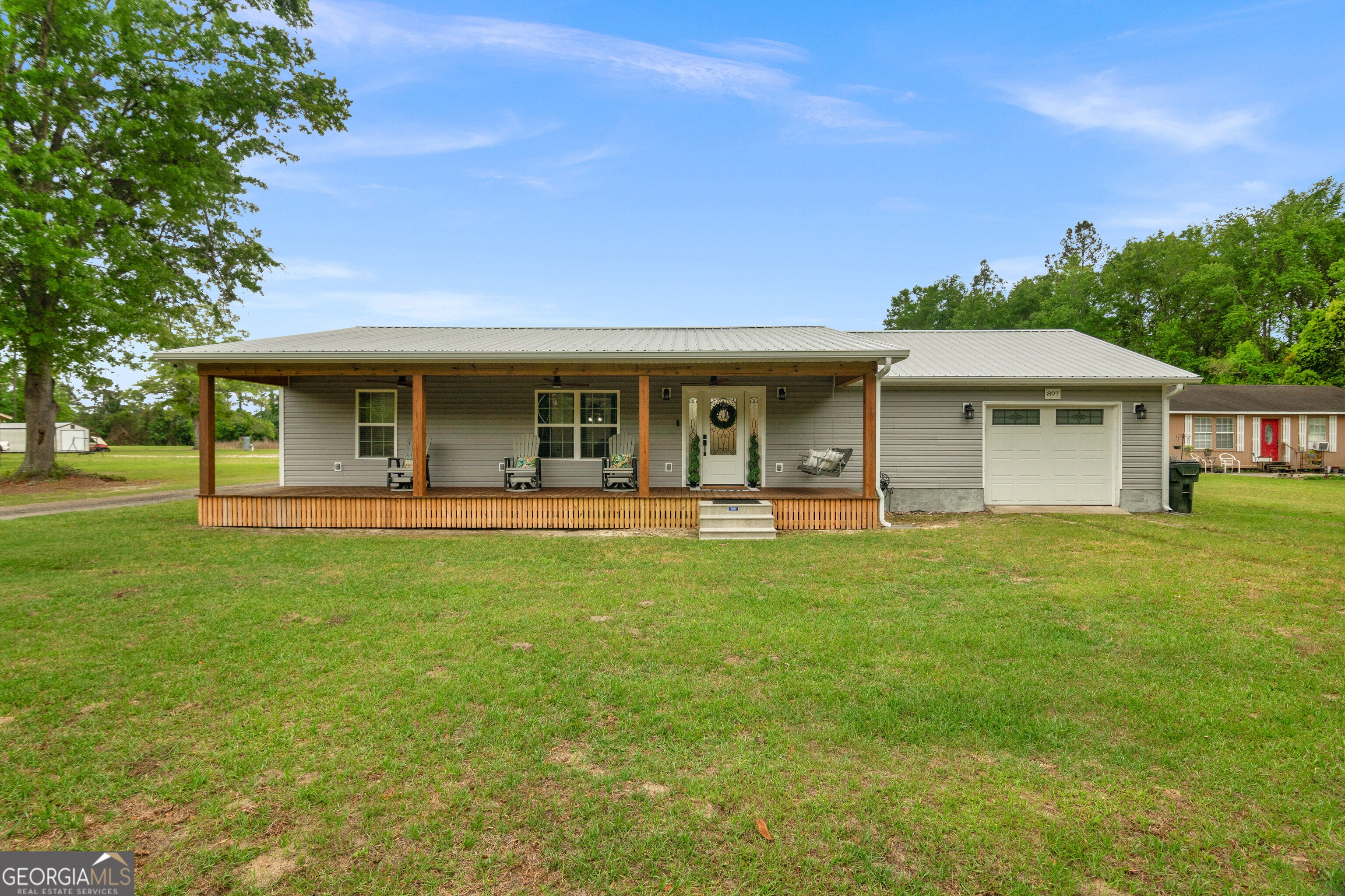 897 Empire Rd — photo