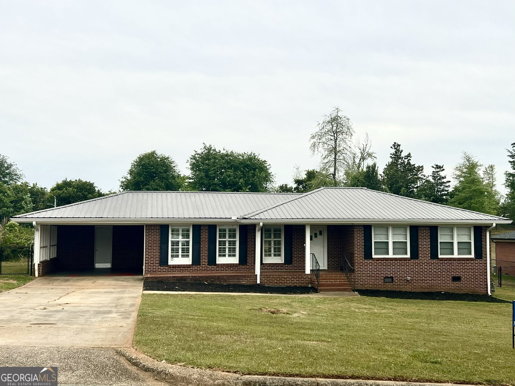 6 Colonial Dr — photo