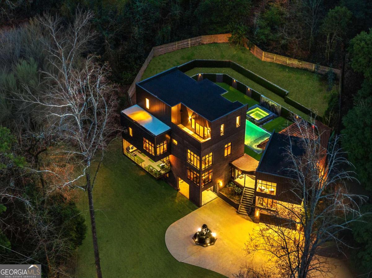 345 Pinecrest Rd NE — photo