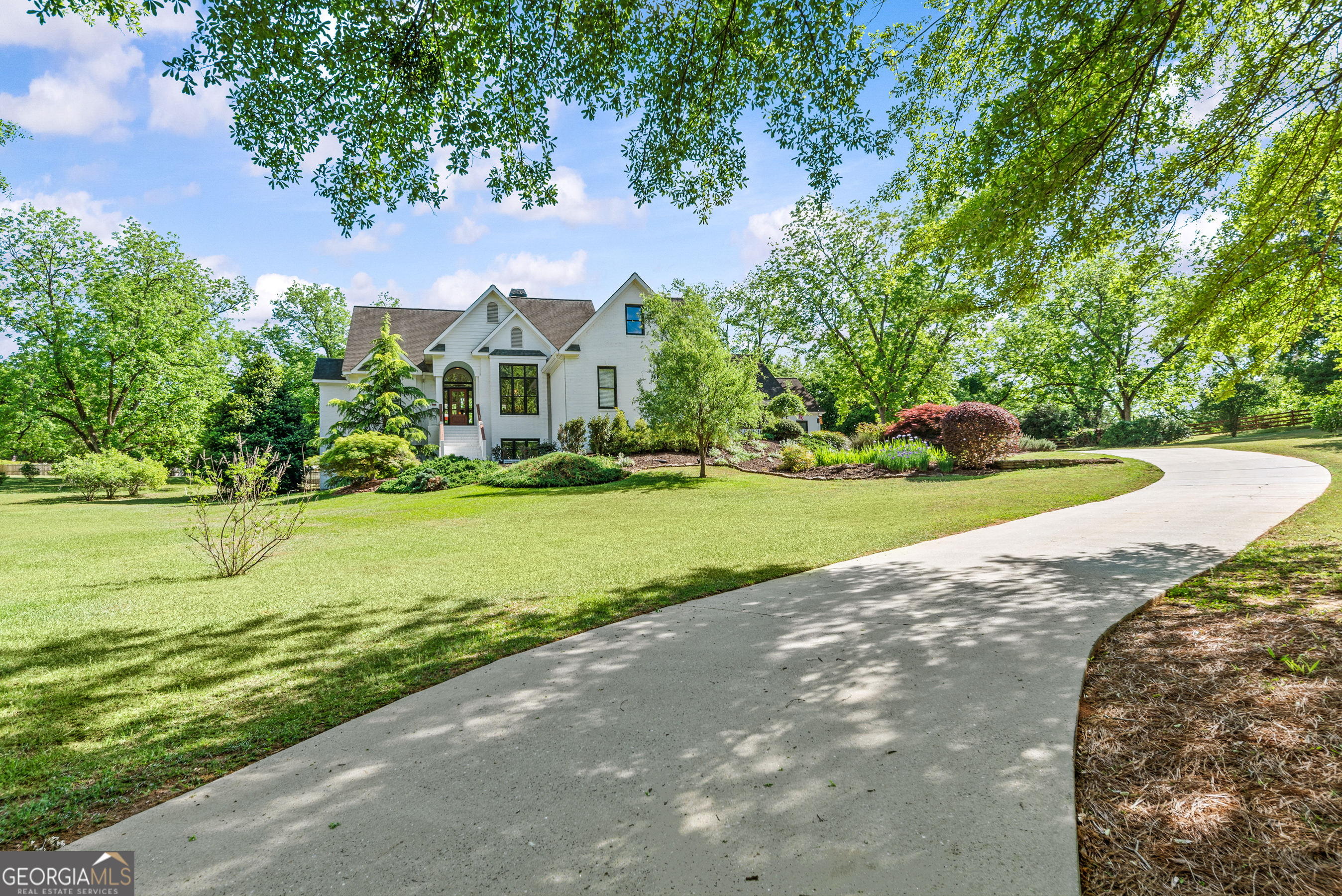 1110 Summit Cir — photo