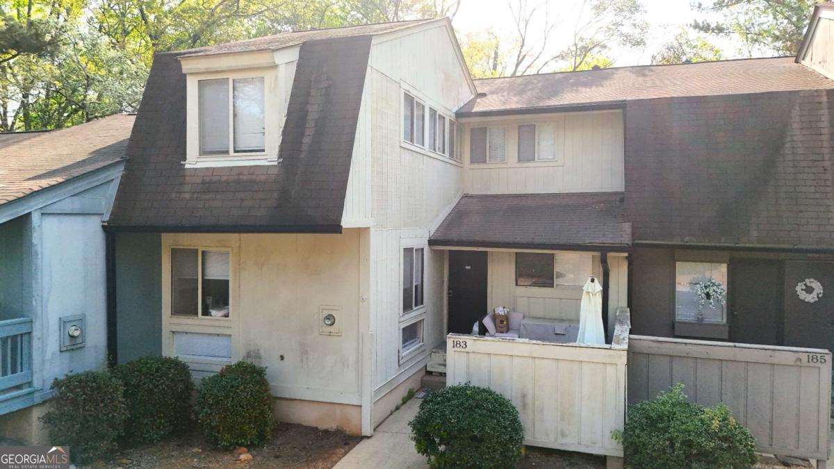 183 Woodstone Dr — photo