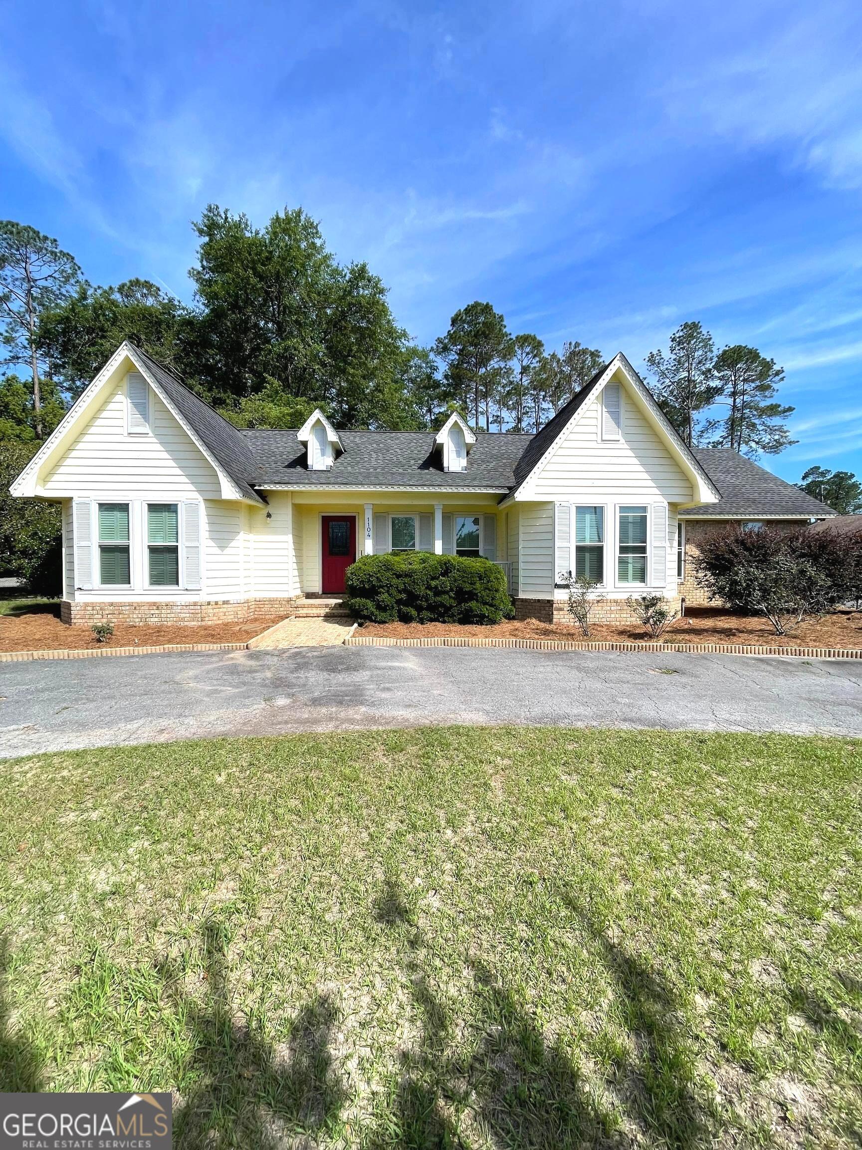 1104 Lakeview Dr — photo