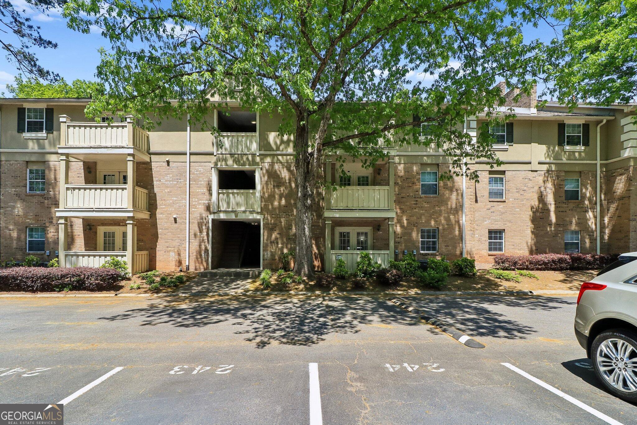 6900 Roswell Rd Q29 — photo