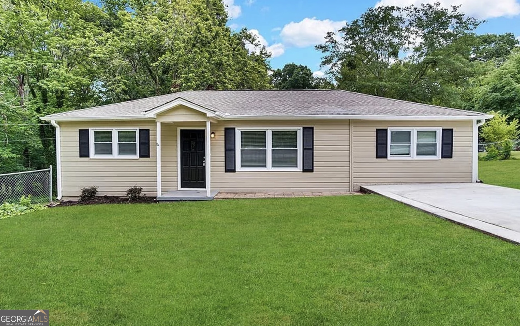 6057 Blackhawk Trl SE — photo