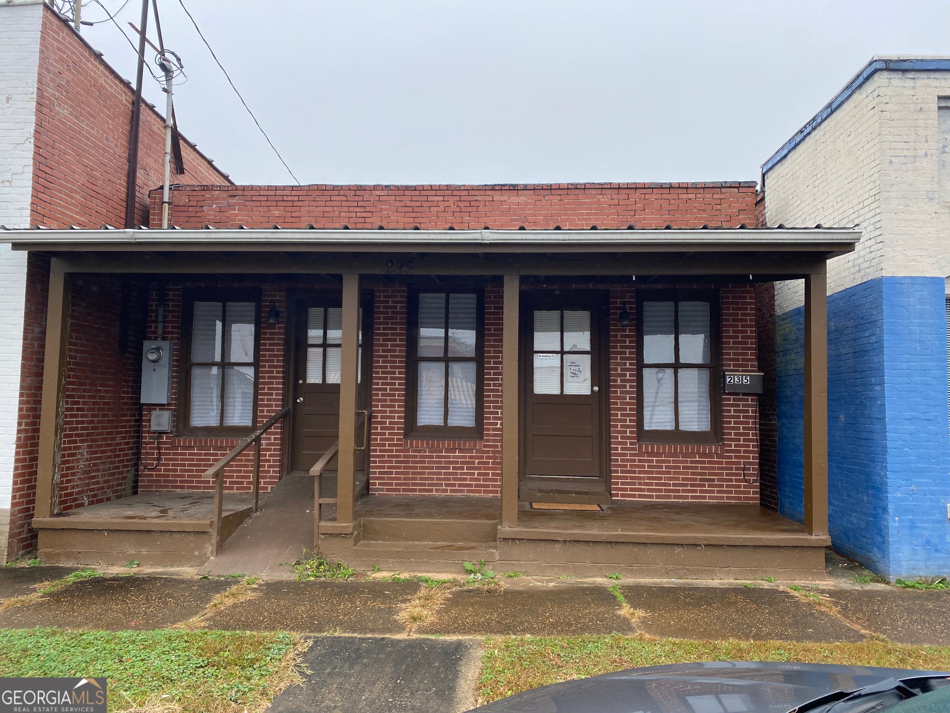 235 W Main St — photo